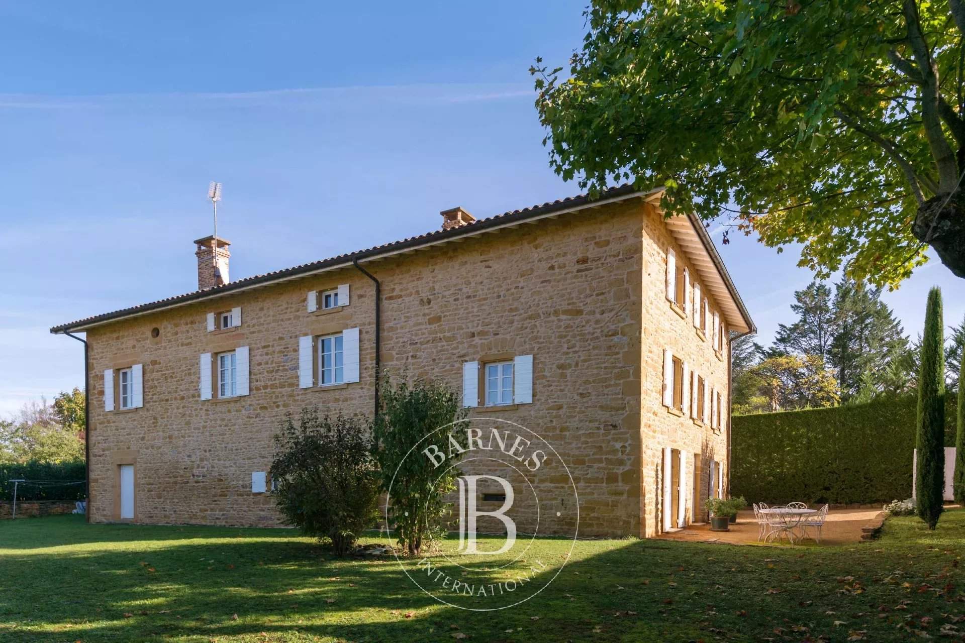 Saint-Germain-Nuelles  - Maison 7 Pièces 4 Chambres - picture 1