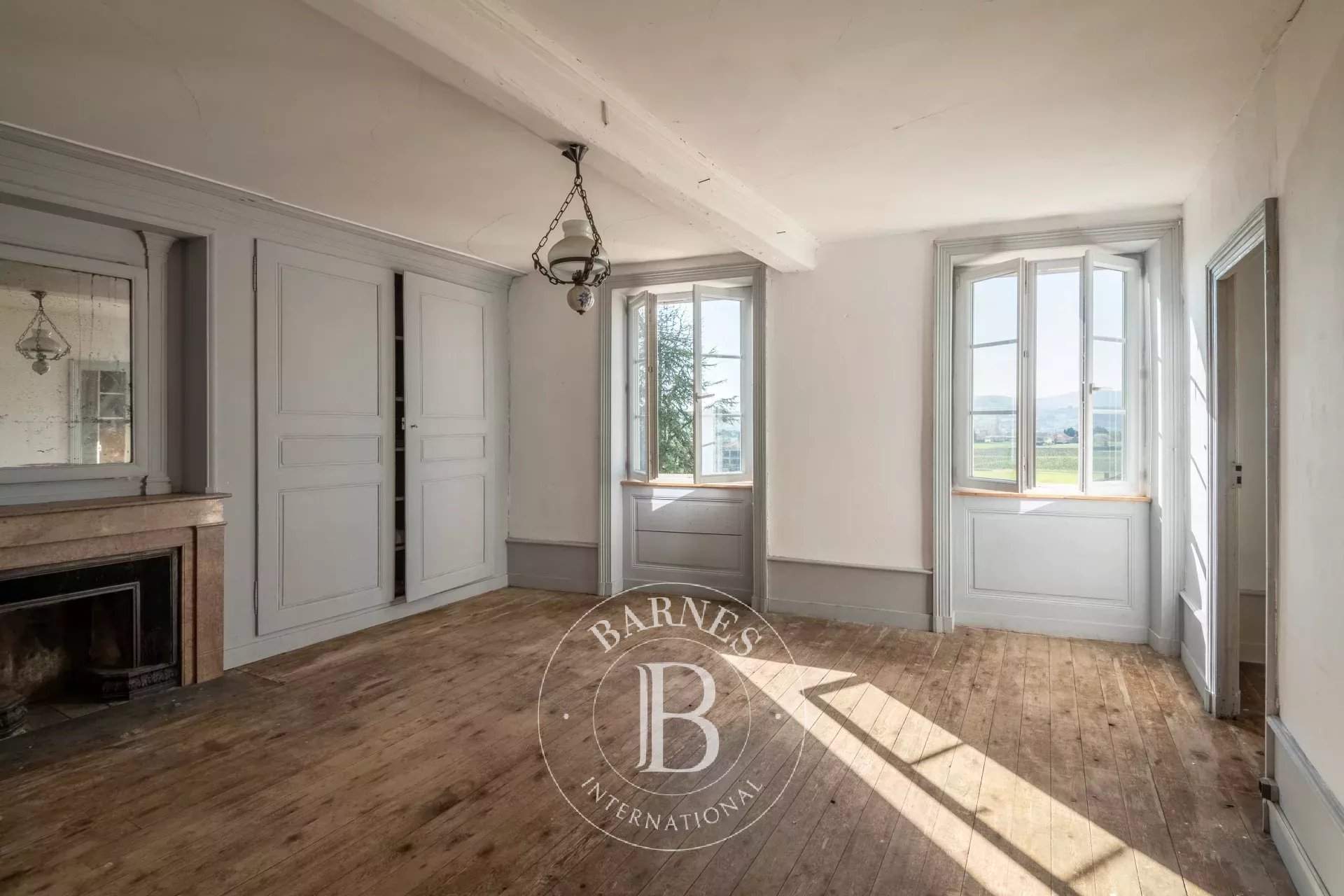 Saint-Germain-Nuelles  - Maison 9 Pi&egrave;ces 5 Chambres - picture 14