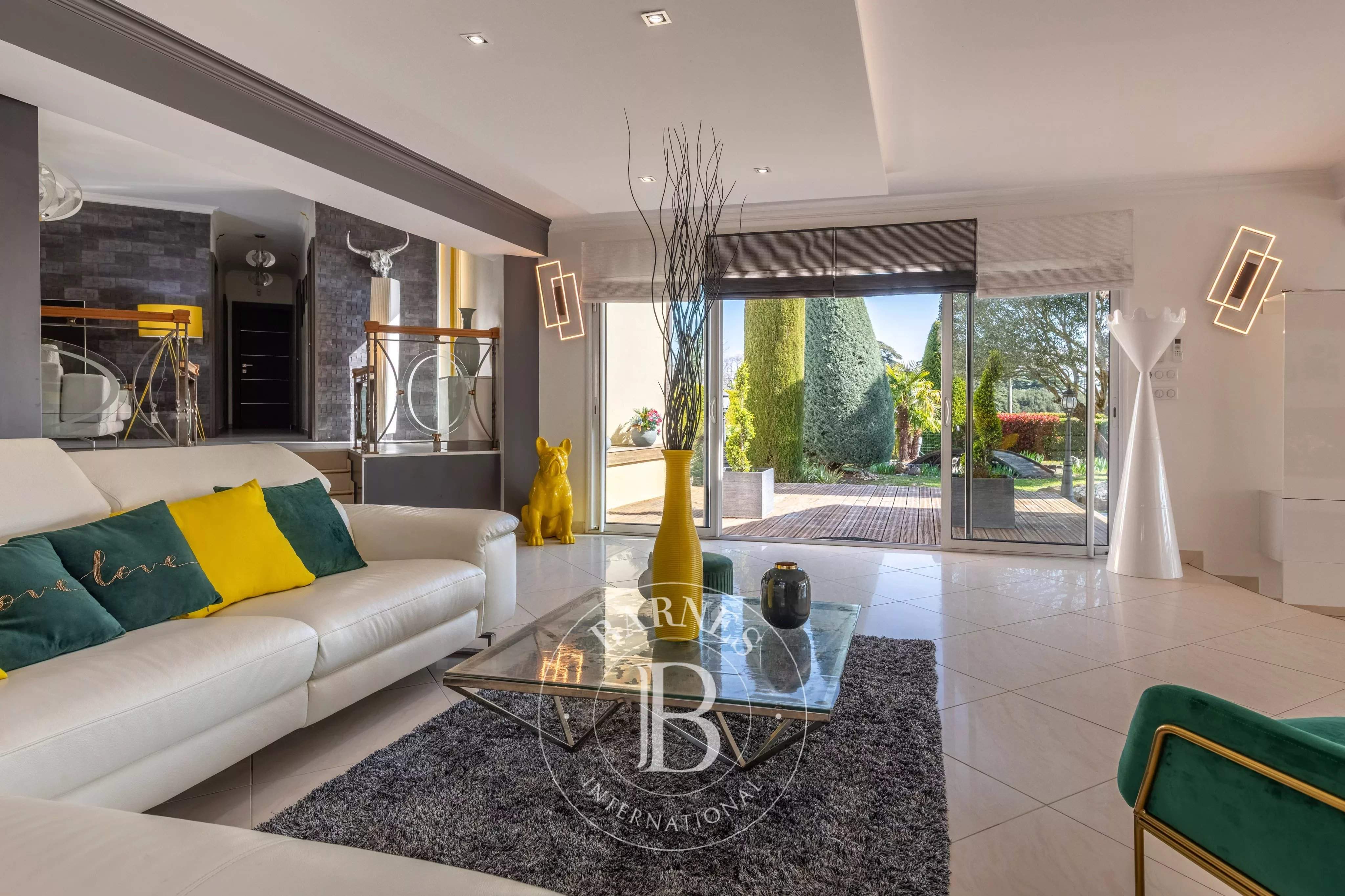 Saint-Genis-Laval  - Maison 9 Pi&egrave;ces 5 Chambres - picture 13