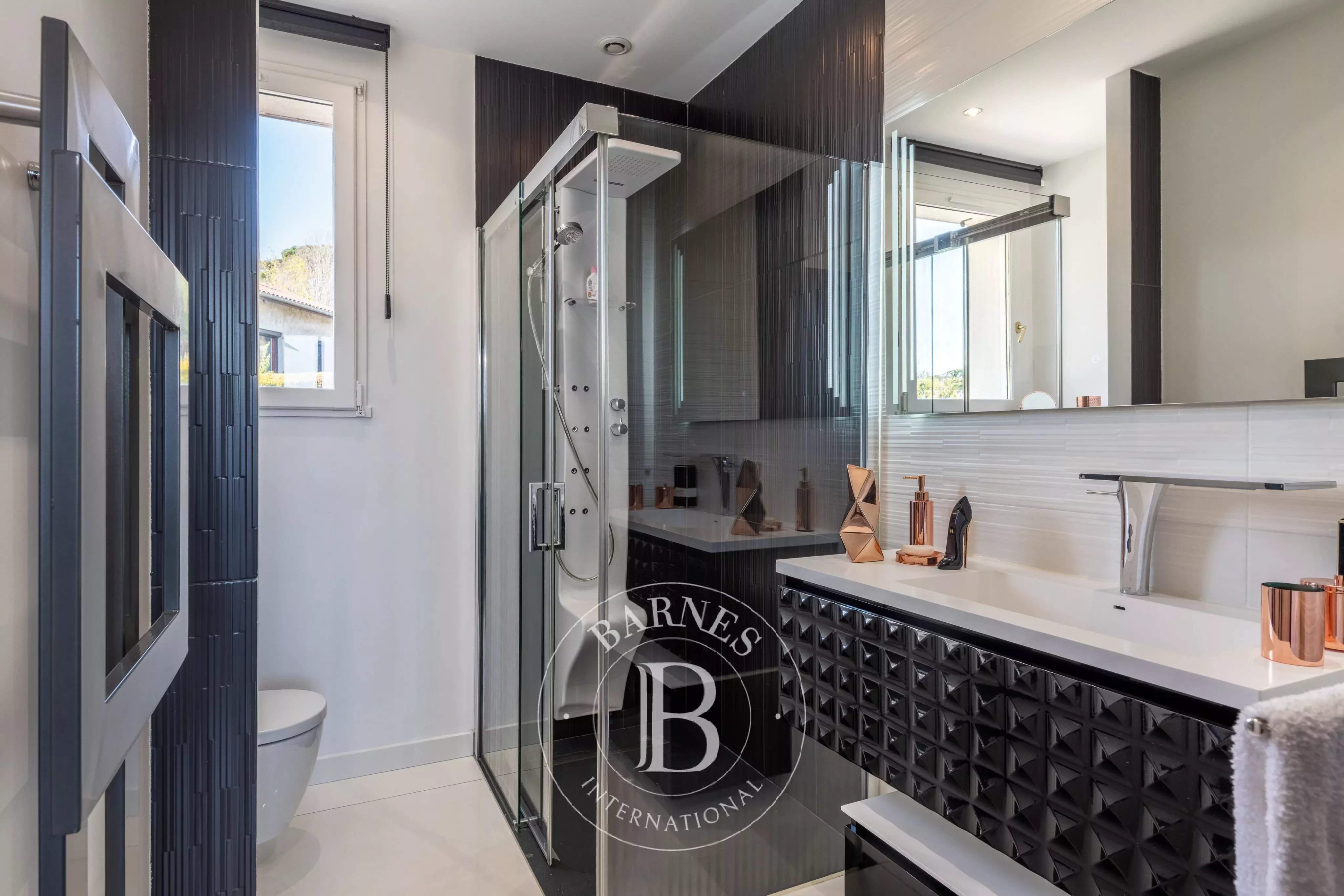 Saint-Genis-Laval  - Maison 9 Pi&egrave;ces 5 Chambres - picture 19