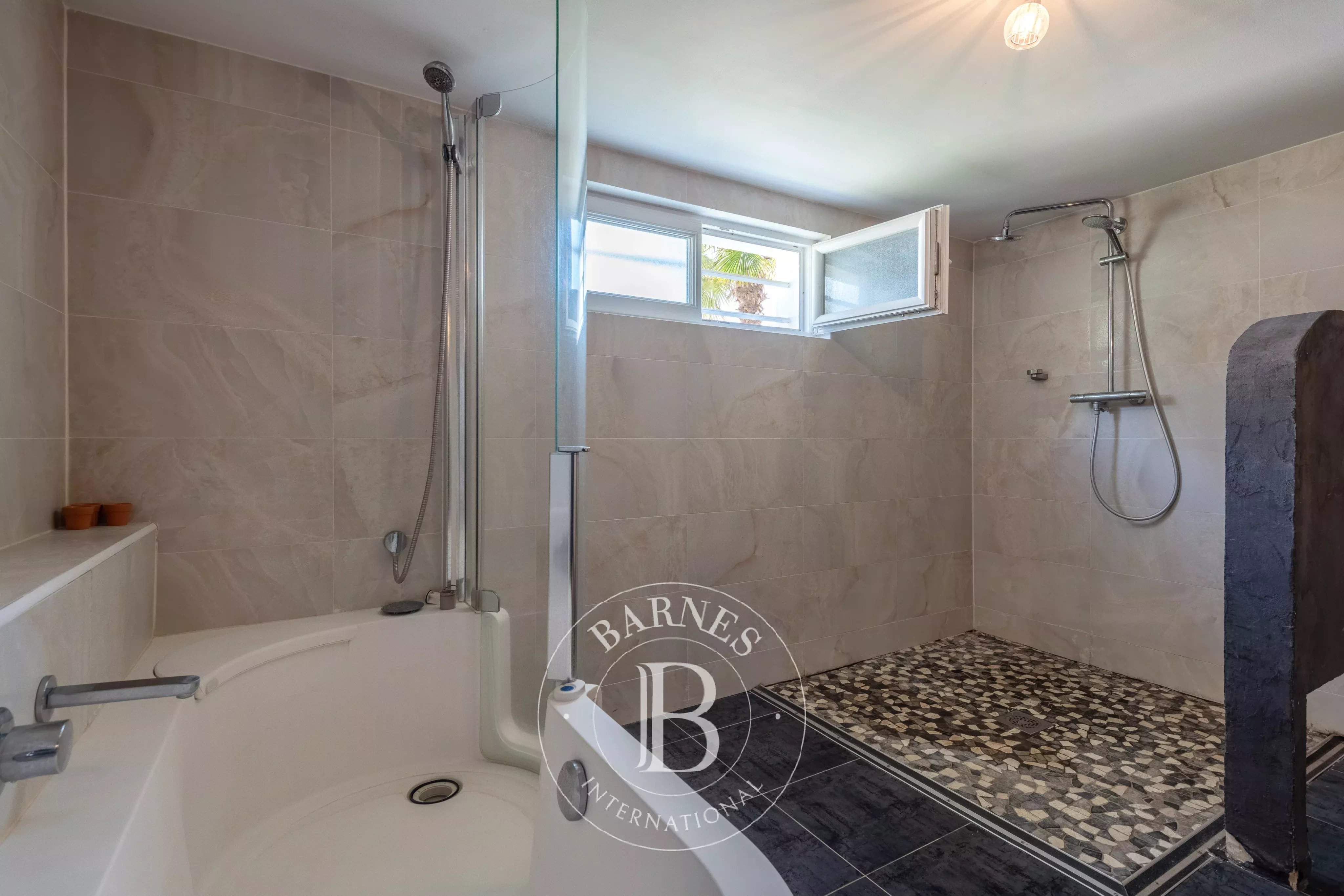 La Tour-de-Salvagny  - Maison 6 Pi&egrave;ces 5 Chambres - picture 15