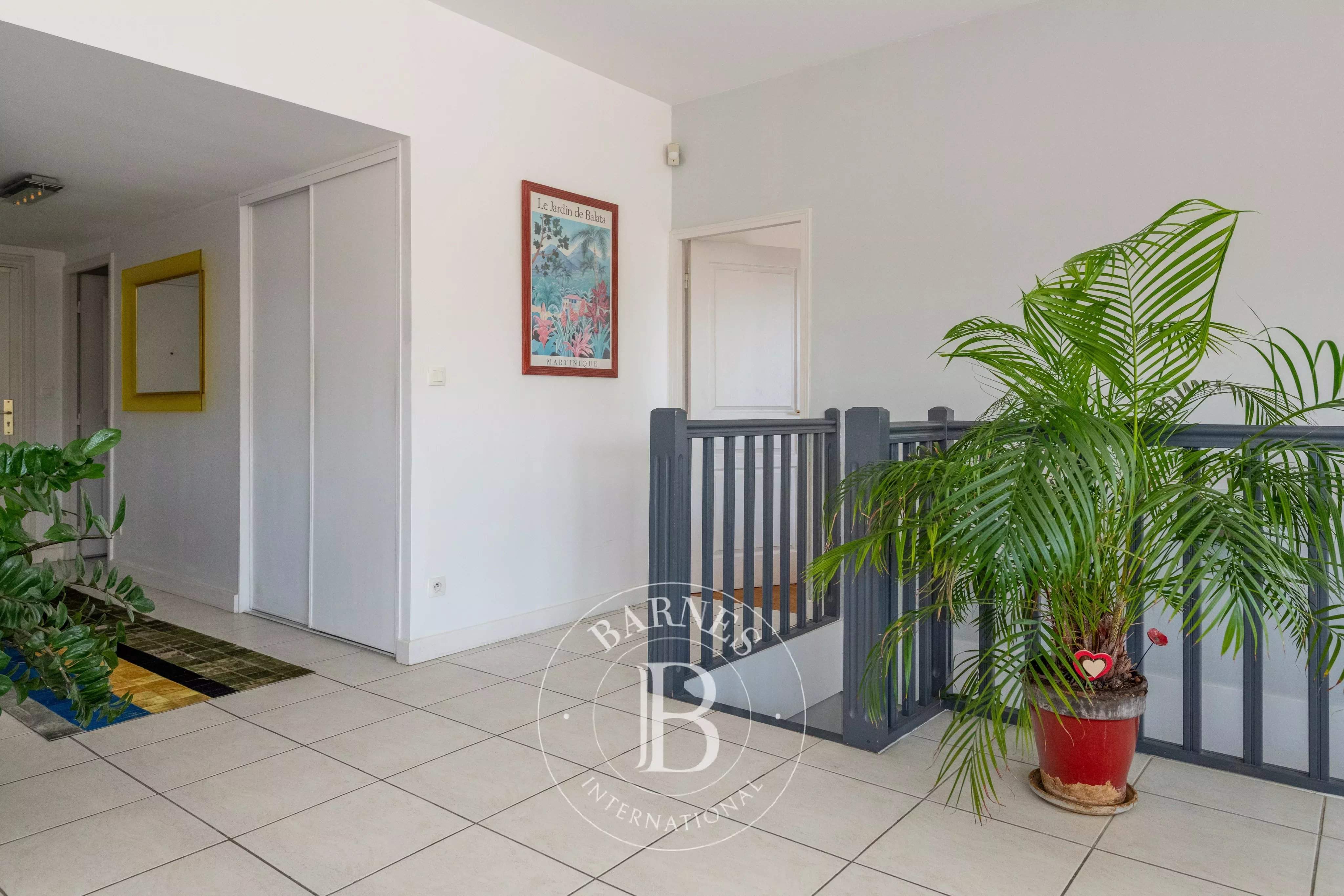 Caluire-et-Cuire  - Appartement 6 Pi&egrave;ces 5 Chambres - picture 8