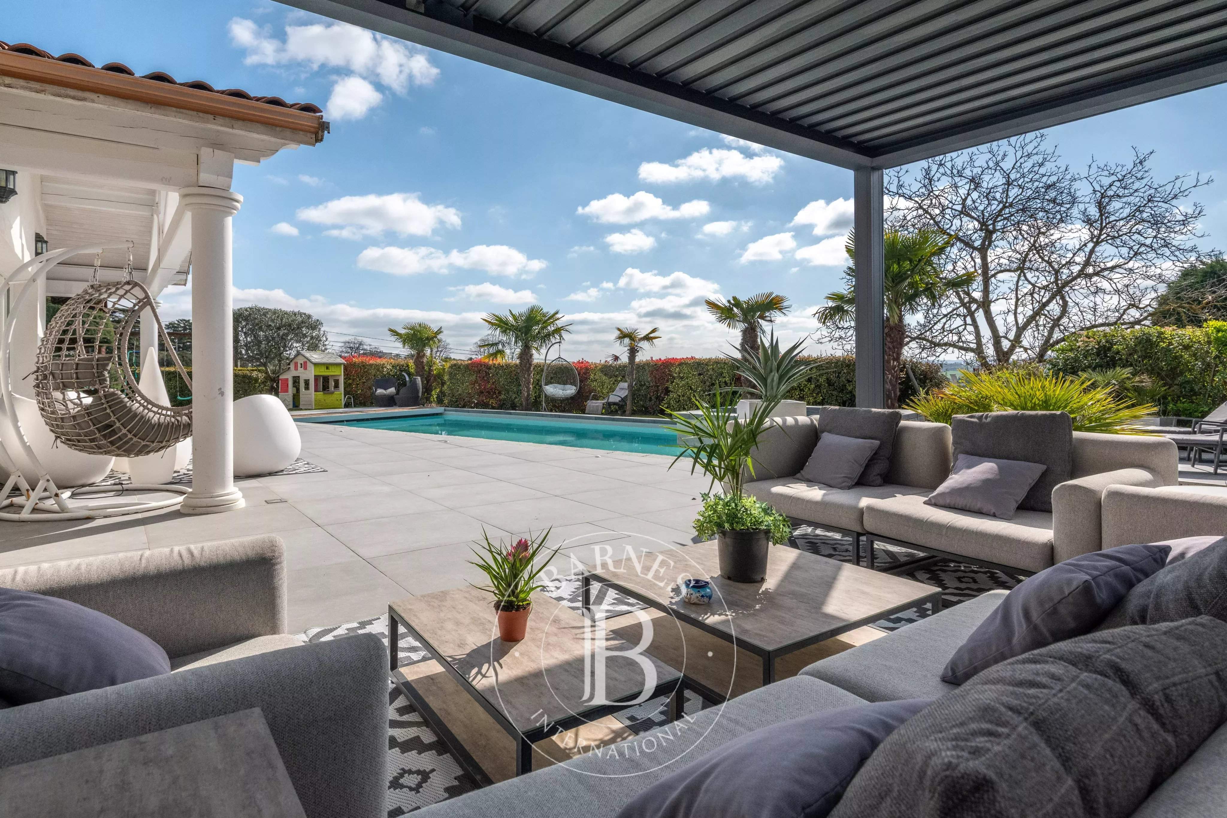 Saint-Genis-Laval  - Maison 9 Pi&egrave;ces 5 Chambres - picture 1