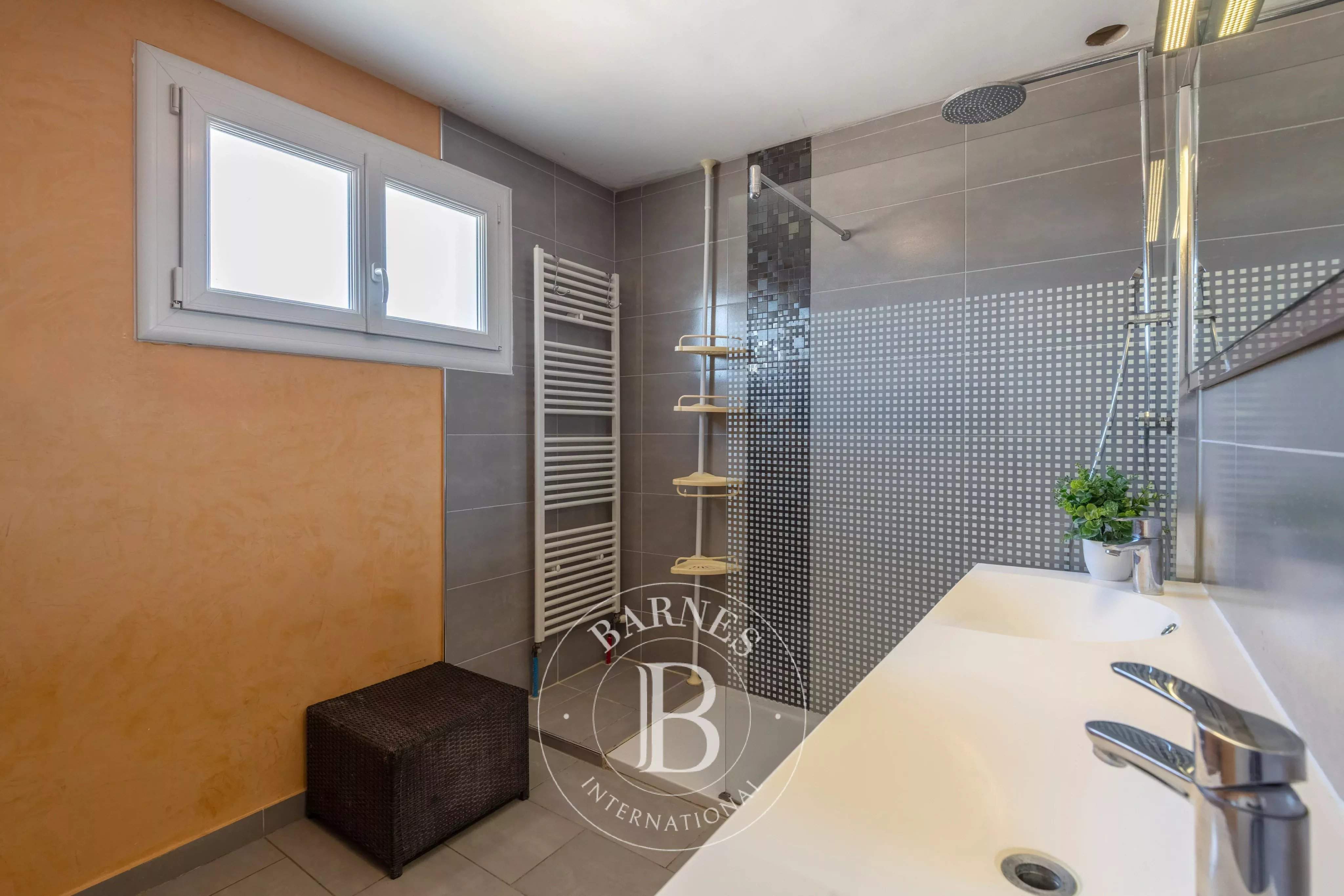 La Tour-de-Salvagny  - Maison 6 Pi&egrave;ces 5 Chambres - picture 18