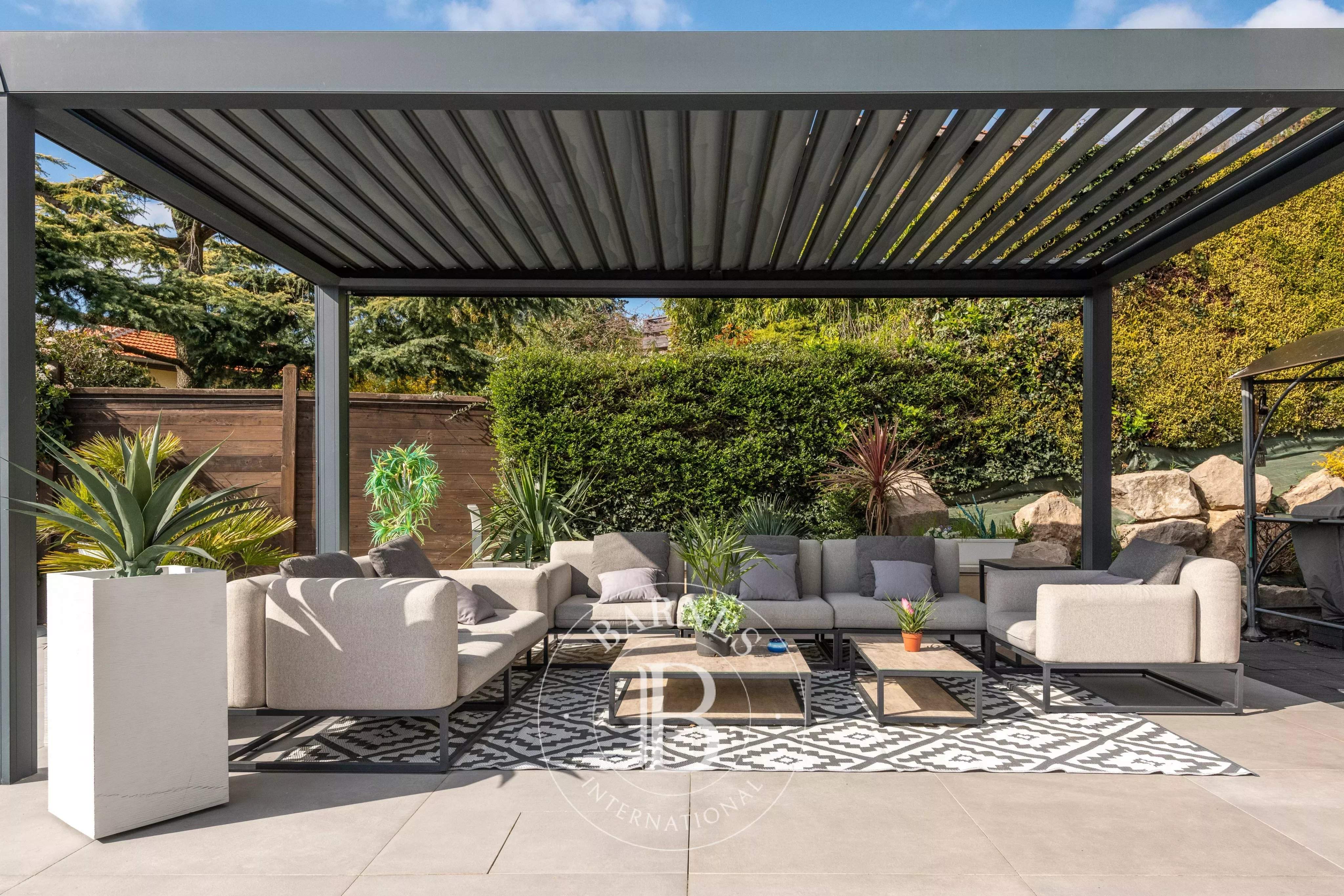 Saint-Genis-Laval  - Maison 9 Pi&egrave;ces 5 Chambres - picture 16