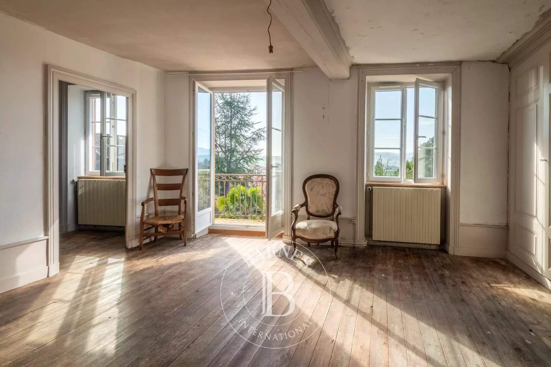 Saint-Germain-Nuelles  - Maison 9 Pi&egrave;ces 5 Chambres - picture 9