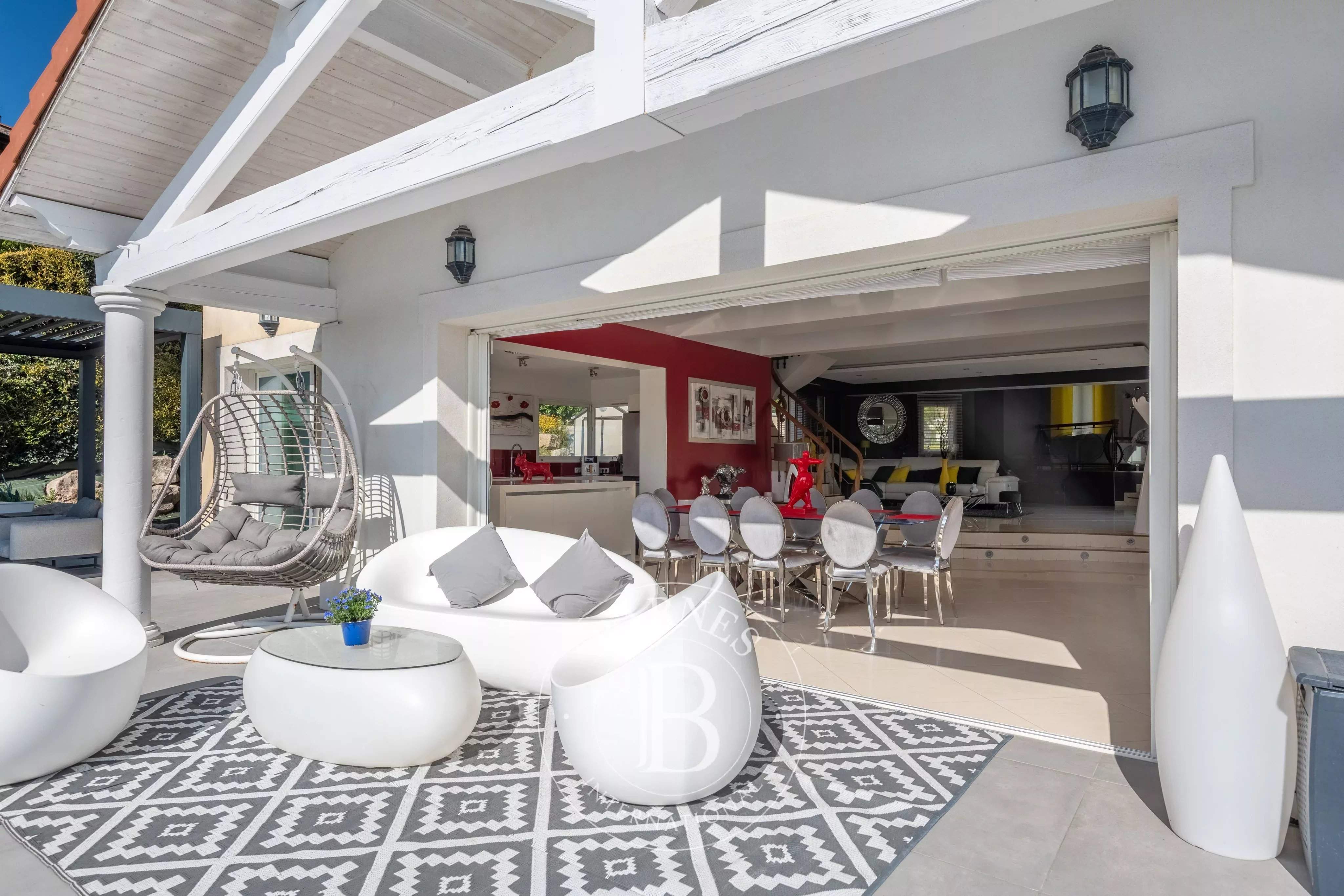 Saint-Genis-Laval  - Maison 9 Pi&egrave;ces 5 Chambres - picture 7