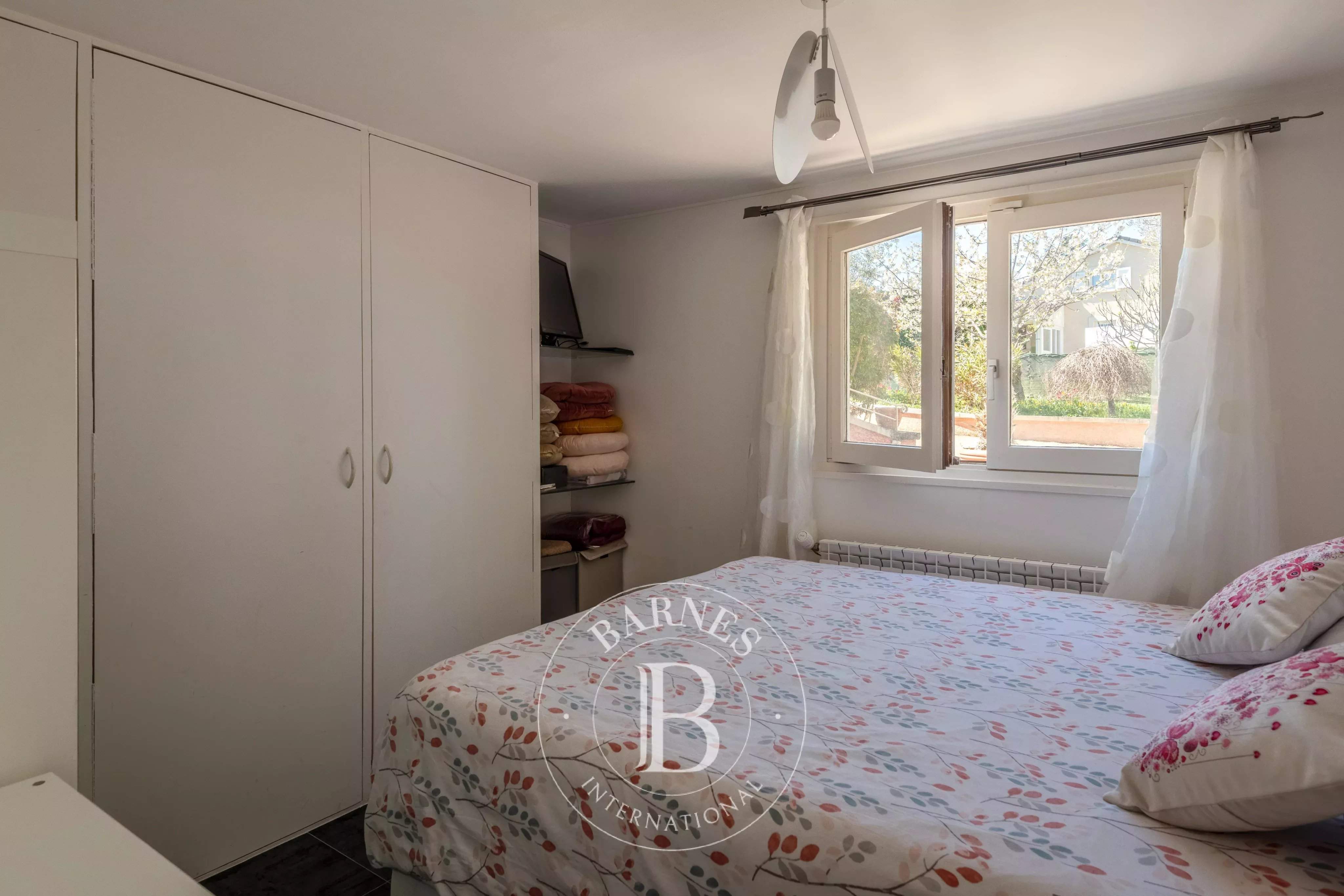 La Tour-de-Salvagny  - Maison 6 Pi&egrave;ces 5 Chambres - picture 16