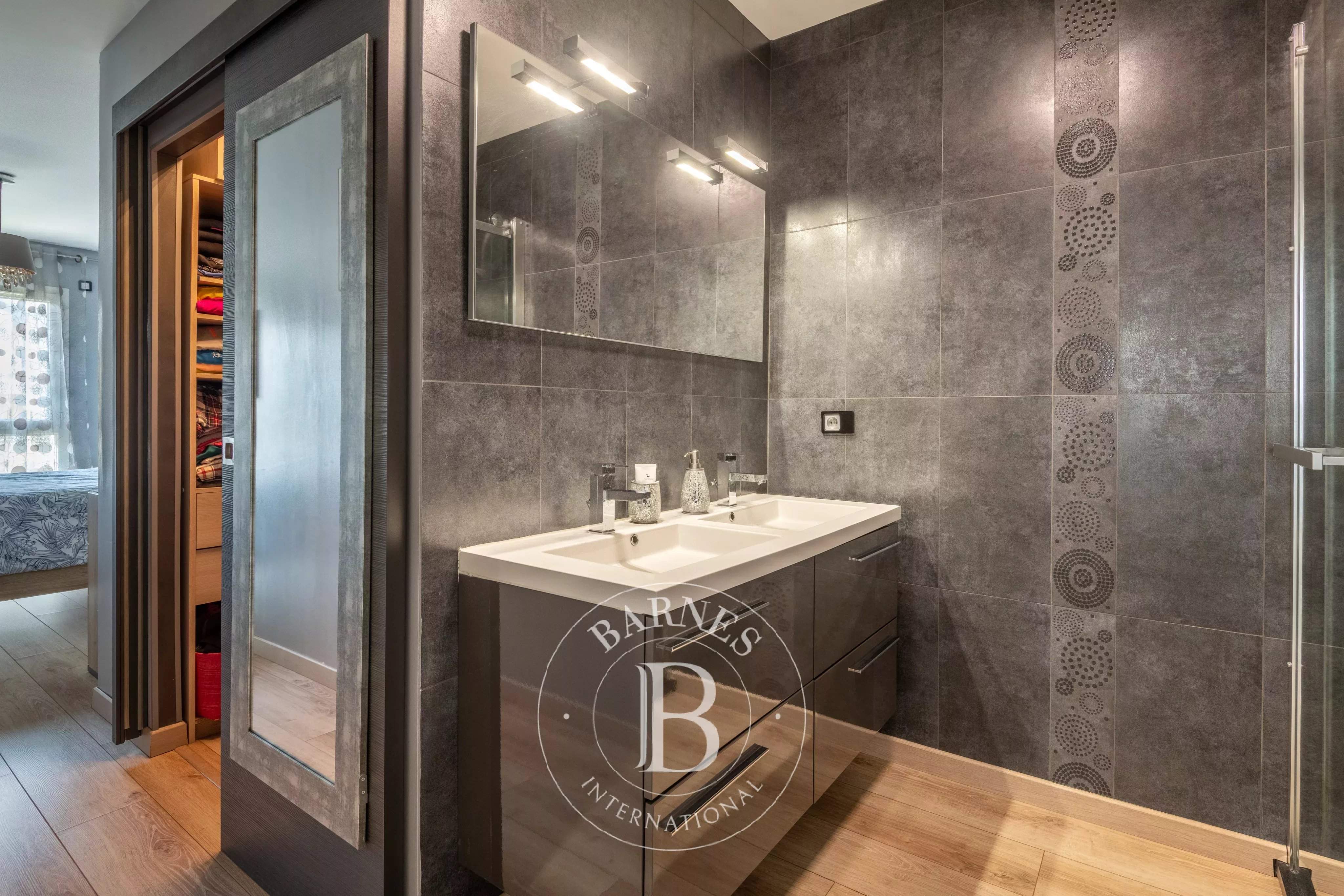 Tassin-la-Demi-Lune  - Maison 6 Pi&egrave;ces 4 Chambres - picture 9