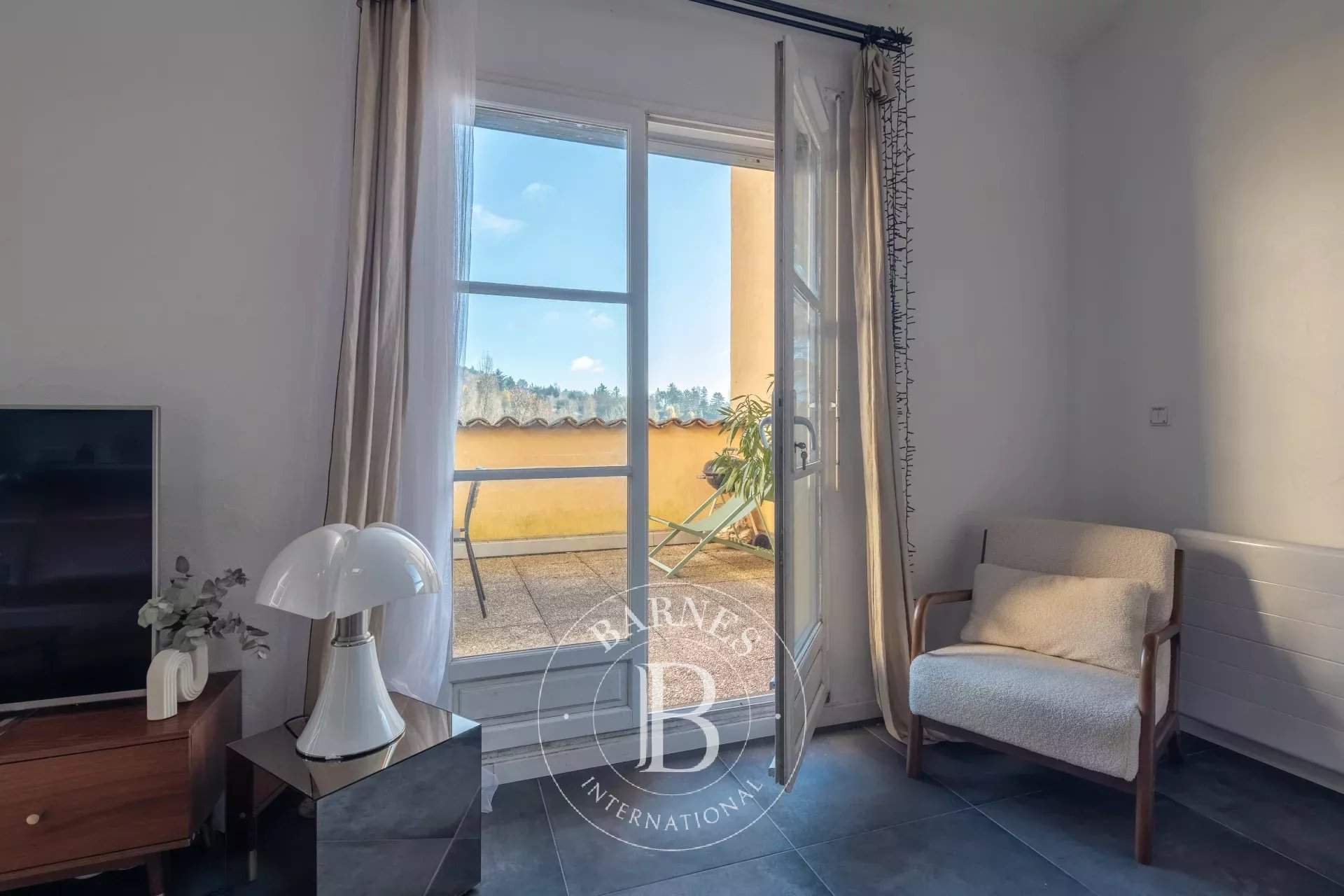 Limonest  - Apartment 2 Bedrooms - picture 6