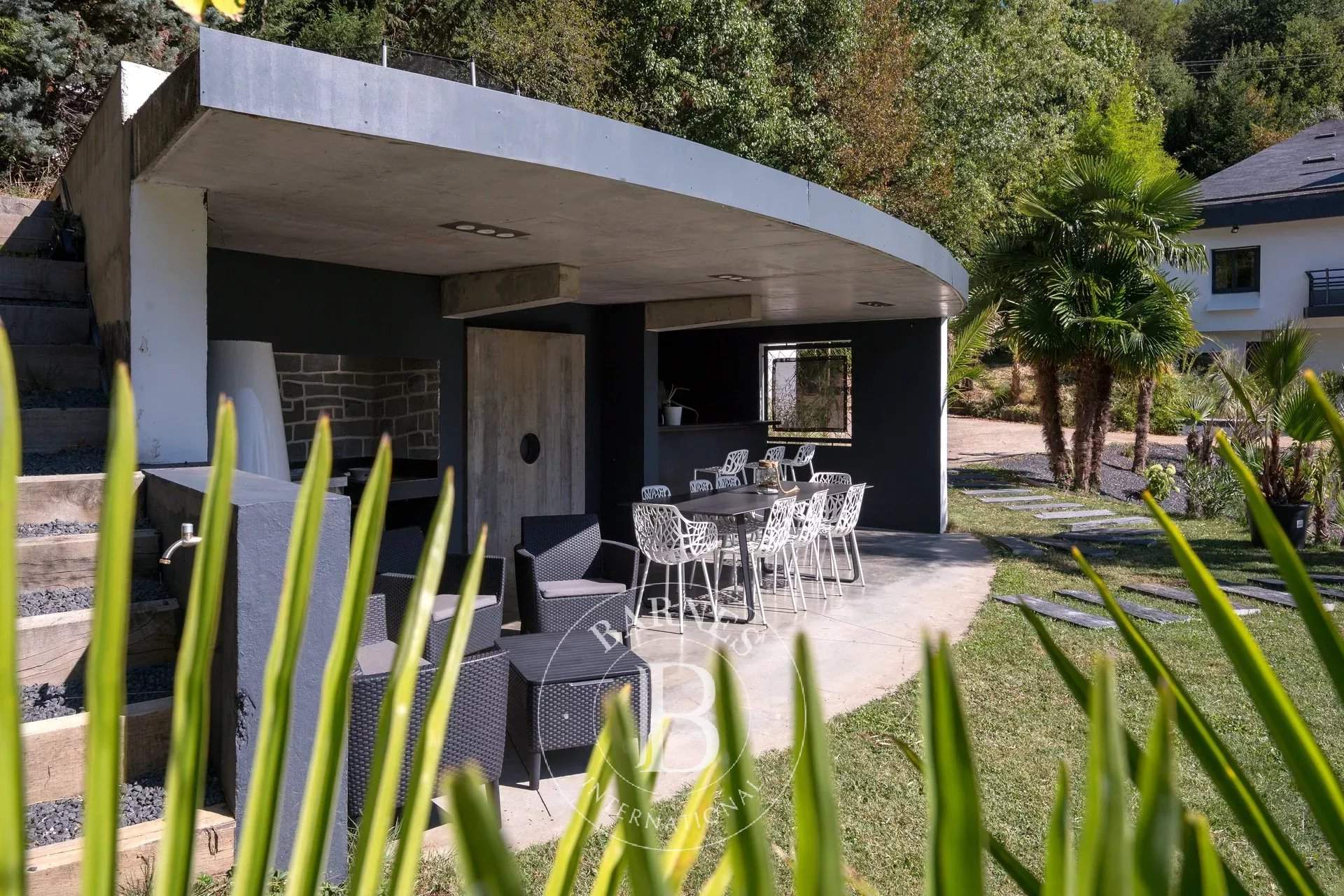 Limonest  - Property 5 Bedrooms - picture 9