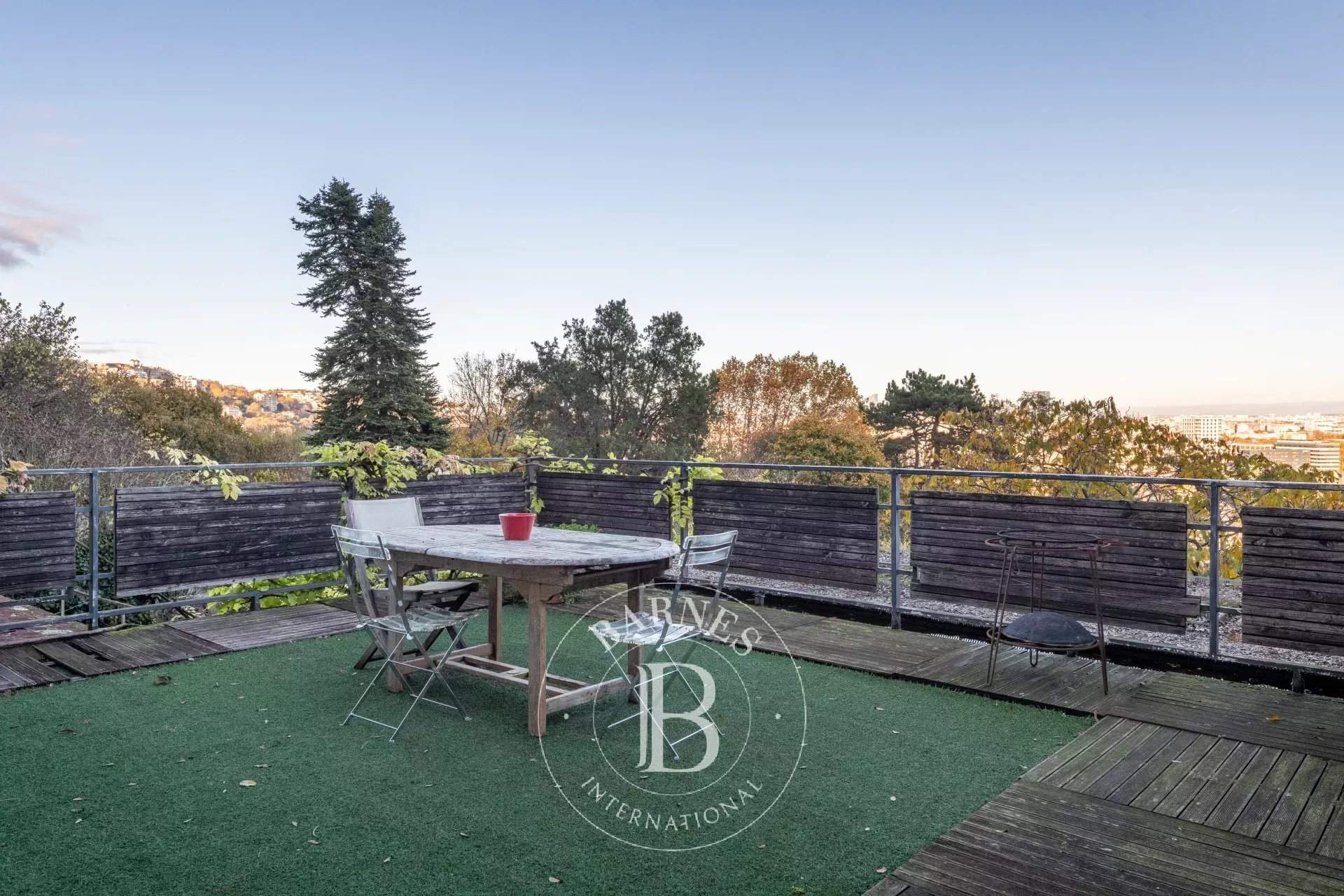 La Mulatière  - Maison 7 Pi&egrave;ces 4 Chambres - picture 2