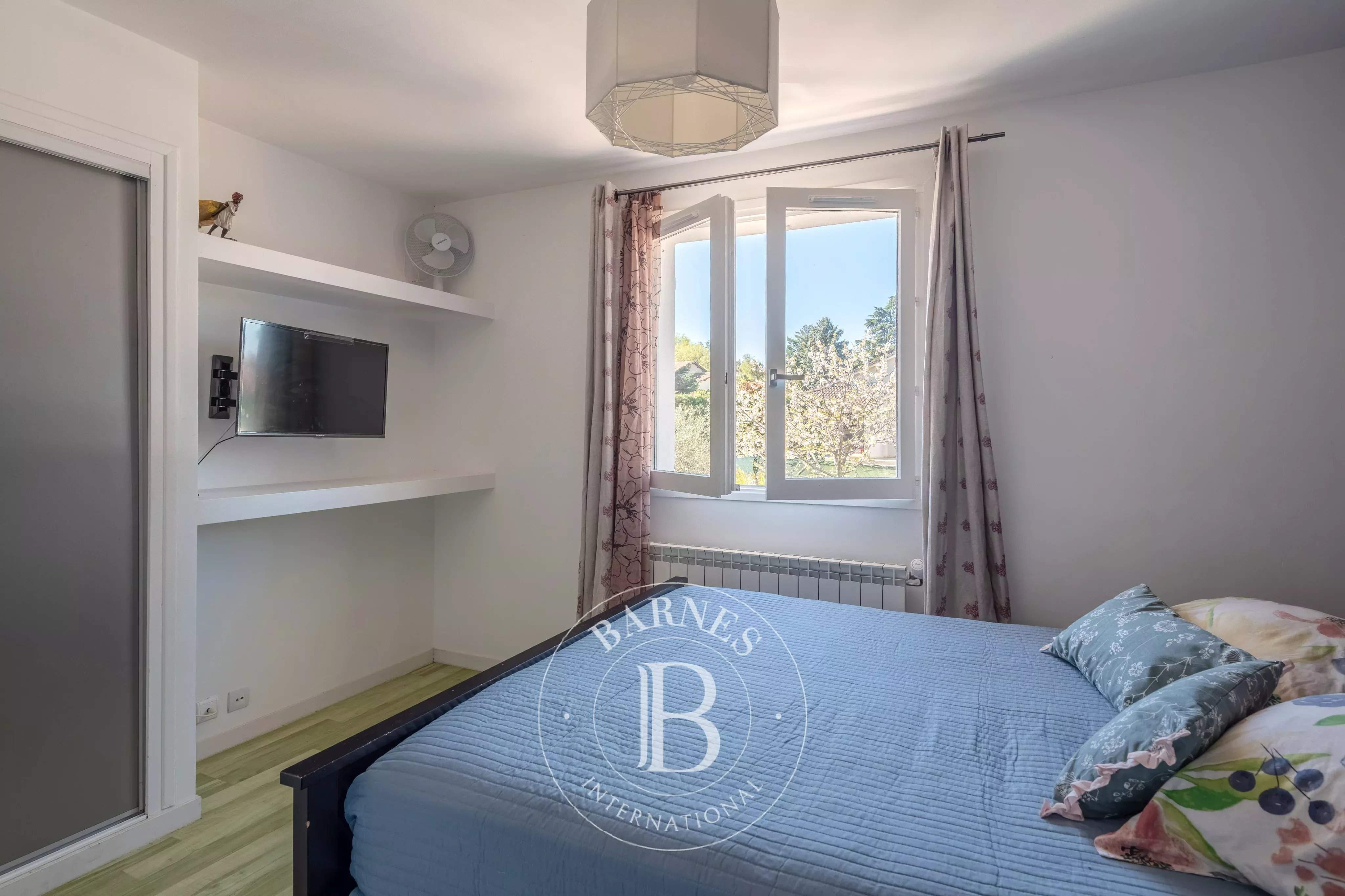 La Tour-de-Salvagny  - Maison 6 Pi&egrave;ces 5 Chambres - picture 17