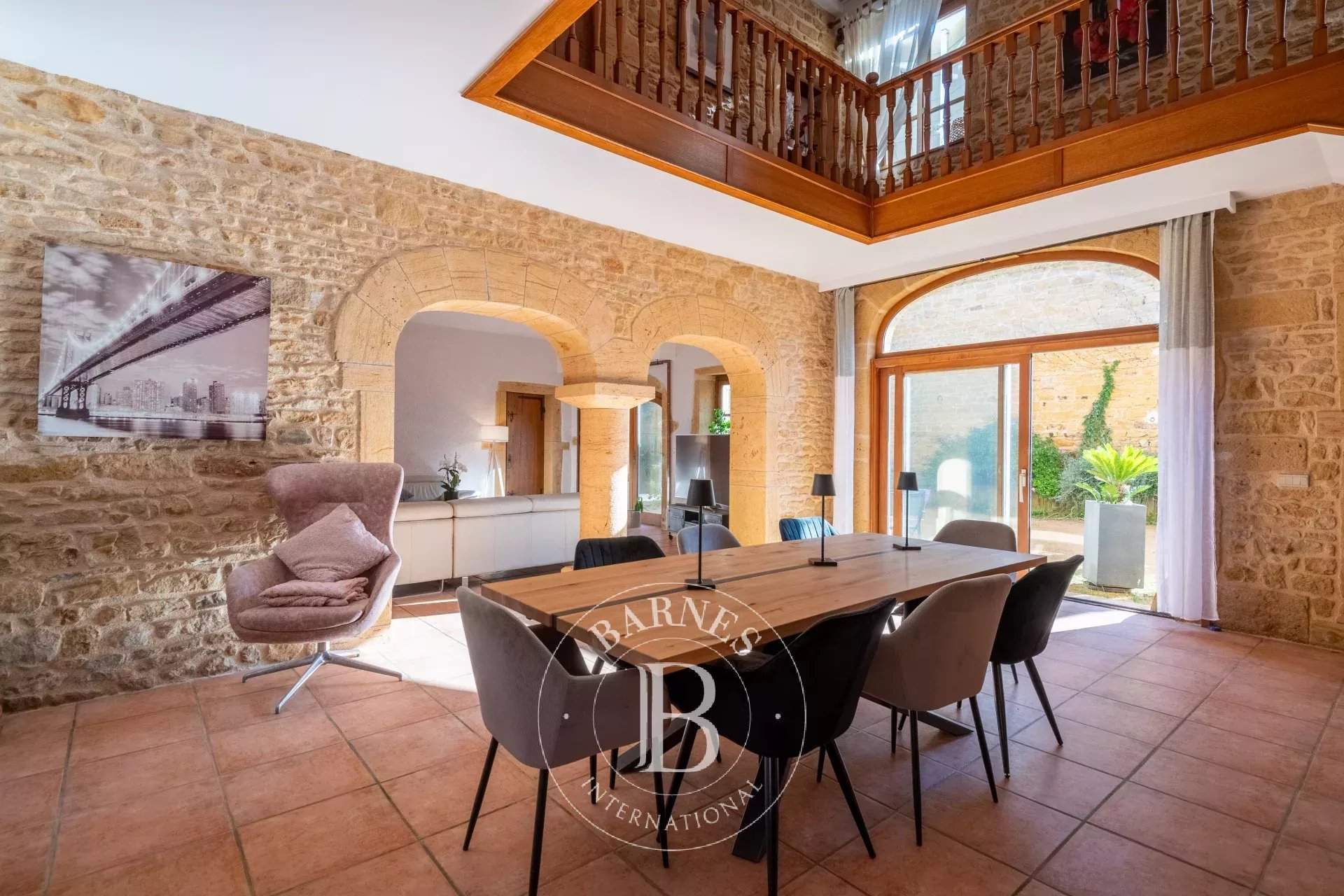 Saint-Germain-Nuelles  - Maison 7 Pièces 4 Chambres - picture 9