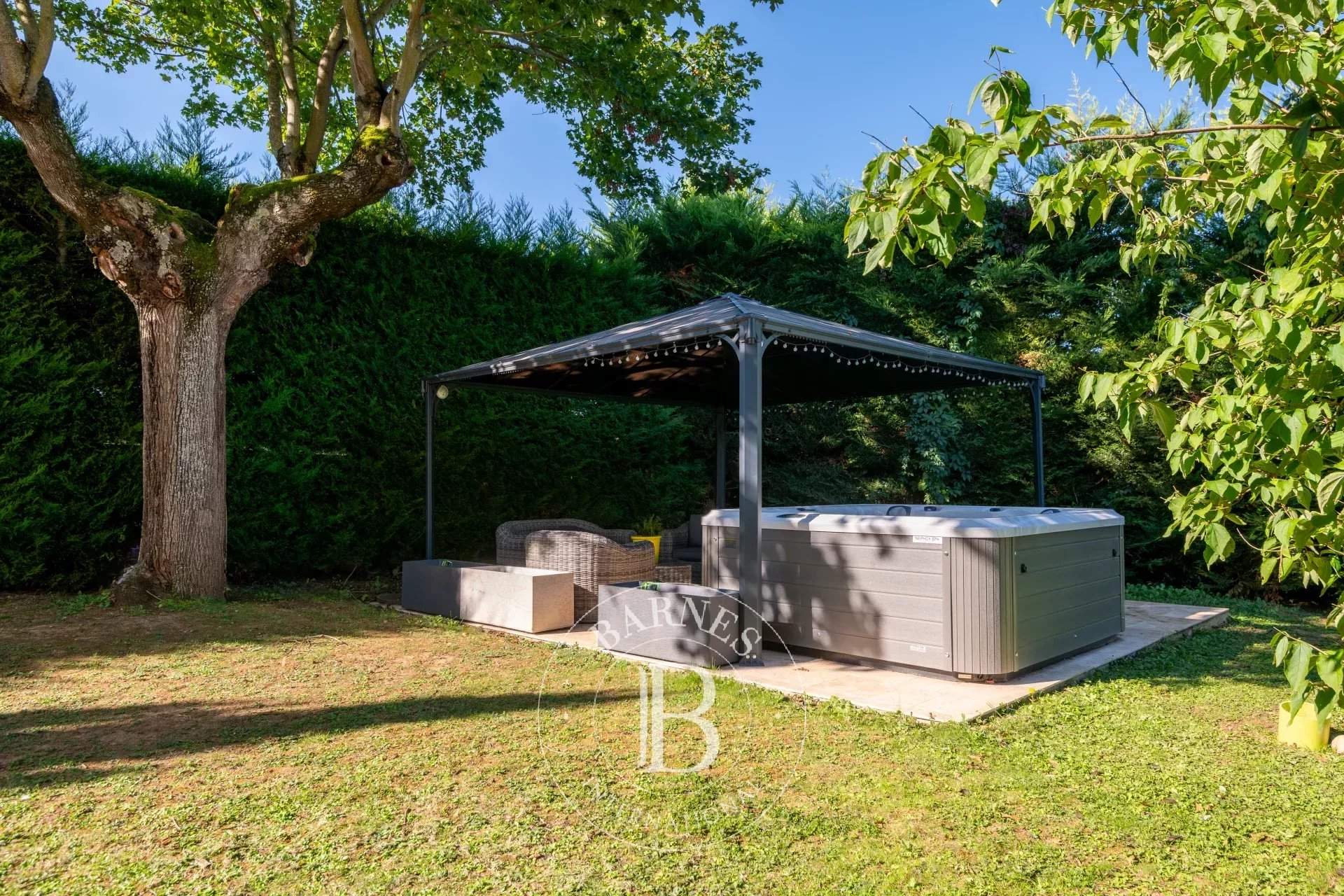 Saint-Germain-Nuelles  - Maison 7 Pièces 4 Chambres - picture 15