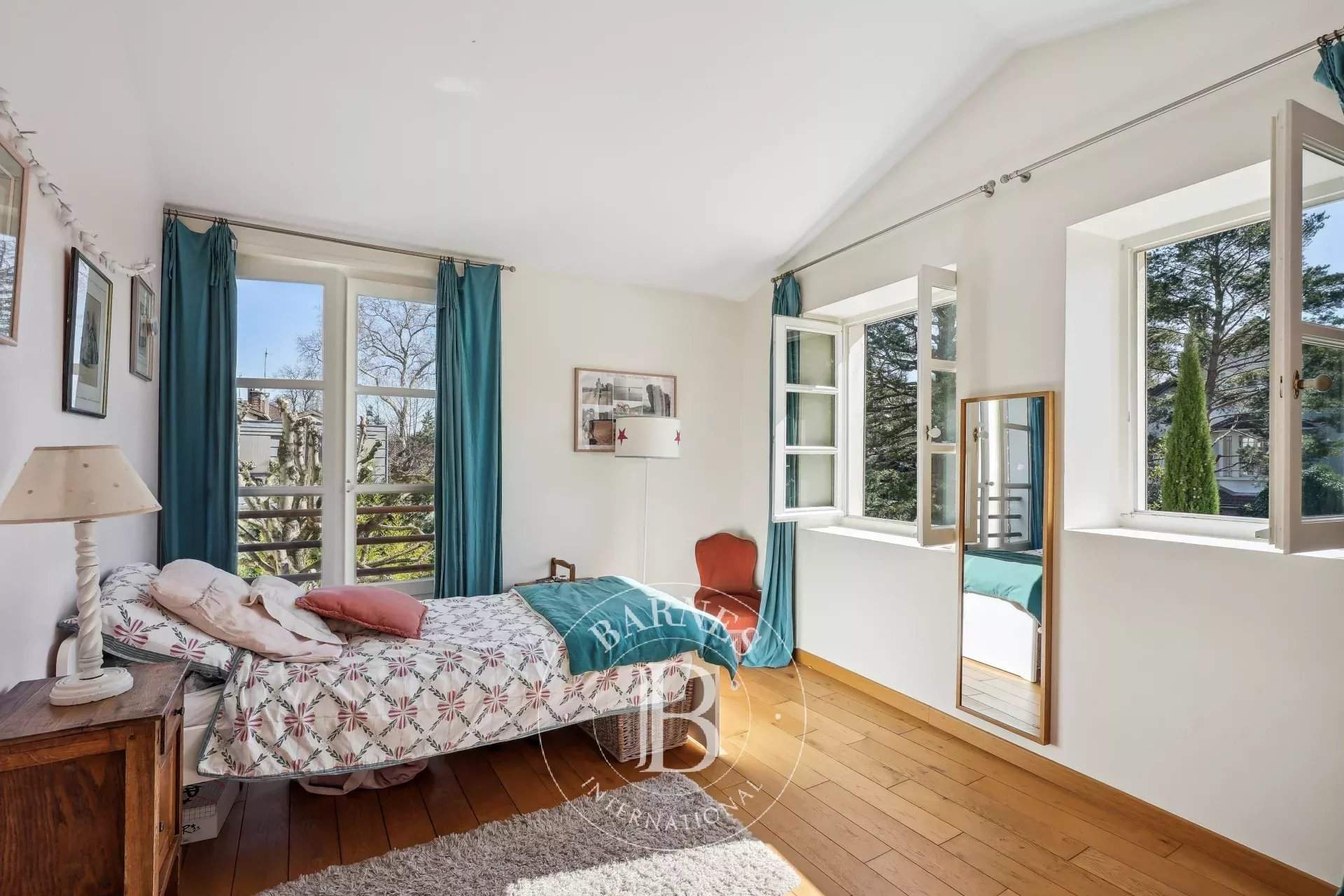 Tassin-la-Demi-Lune  - Maison 10 Pi&egrave;ces 4 Chambres - picture 12