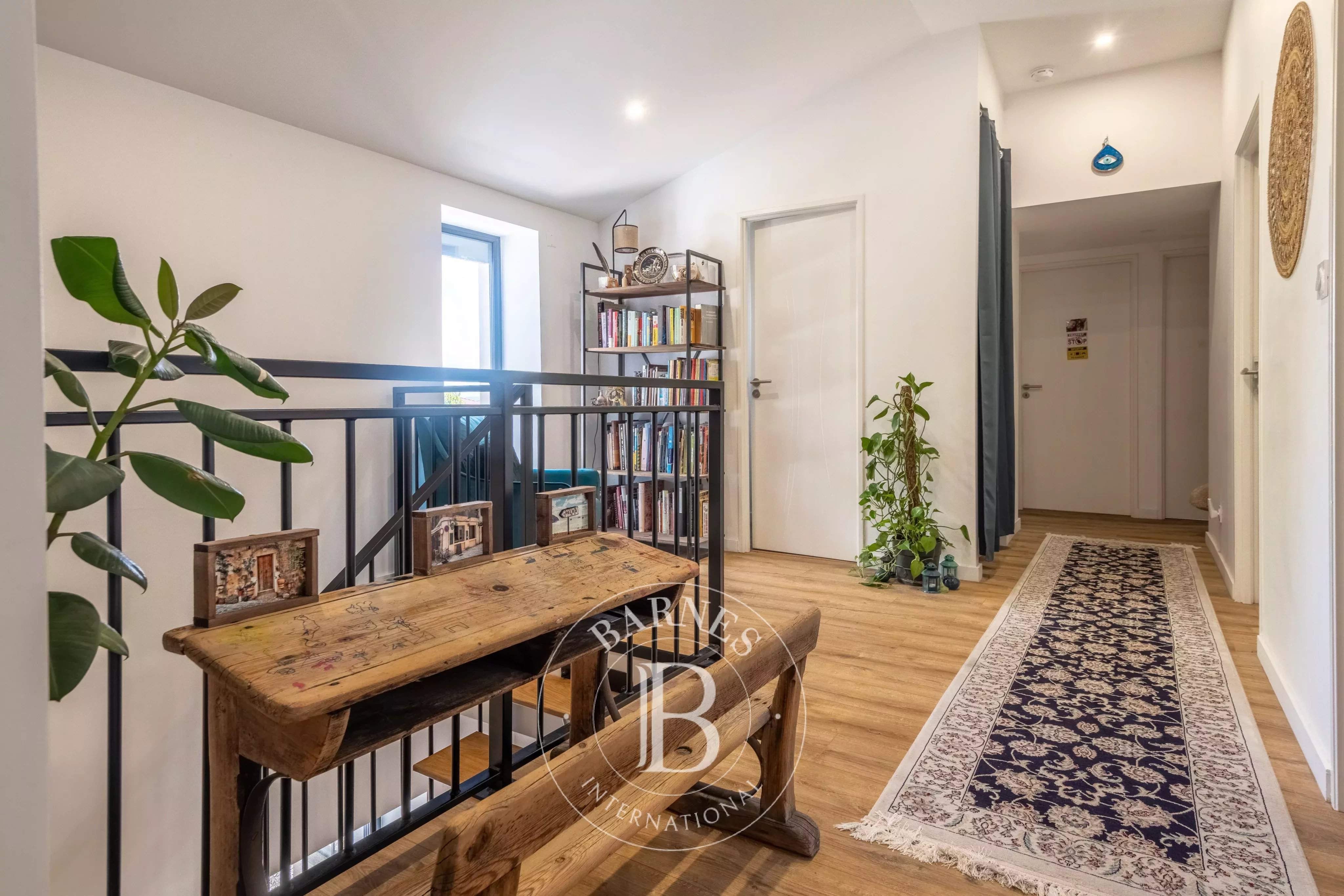 Jonage  - Maison 6 Pi&egrave;ces 5 Chambres - picture 9