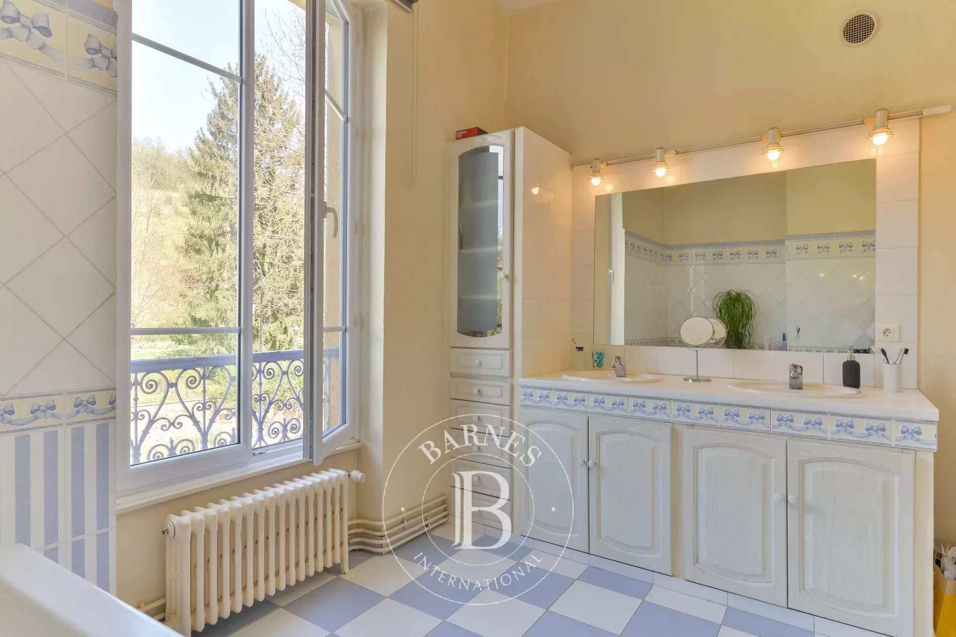 Chessy  - Property 7 Bedrooms - picture 14