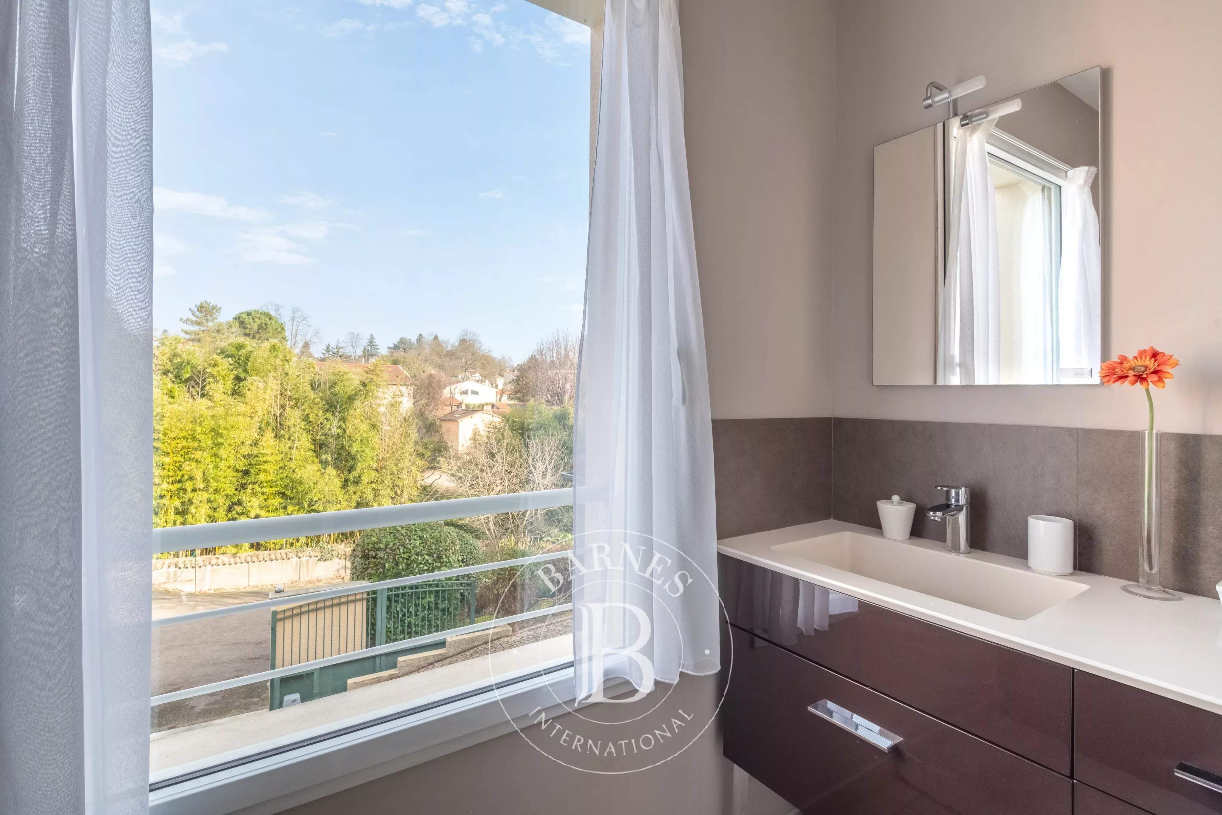 Collonges-au-Mont-d'Or  - Maison 7 Pi&egrave;ces 5 Chambres - picture 9