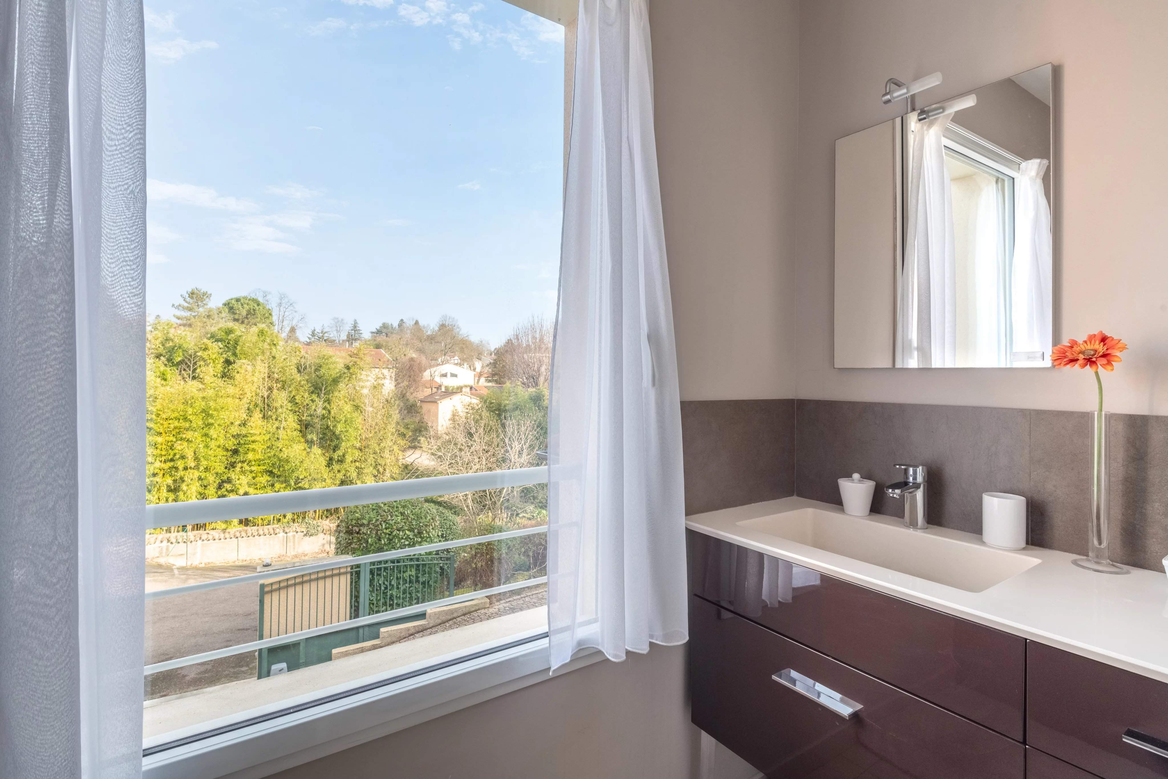 Collonges-au-Mont-d'Or  - Maison 7 Pi&egrave;ces 5 Chambres - picture 9