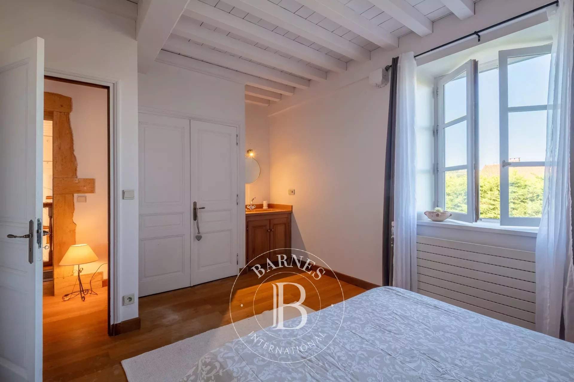 Saint-Germain-Nuelles  - Maison 7 Pièces 4 Chambres - picture 19