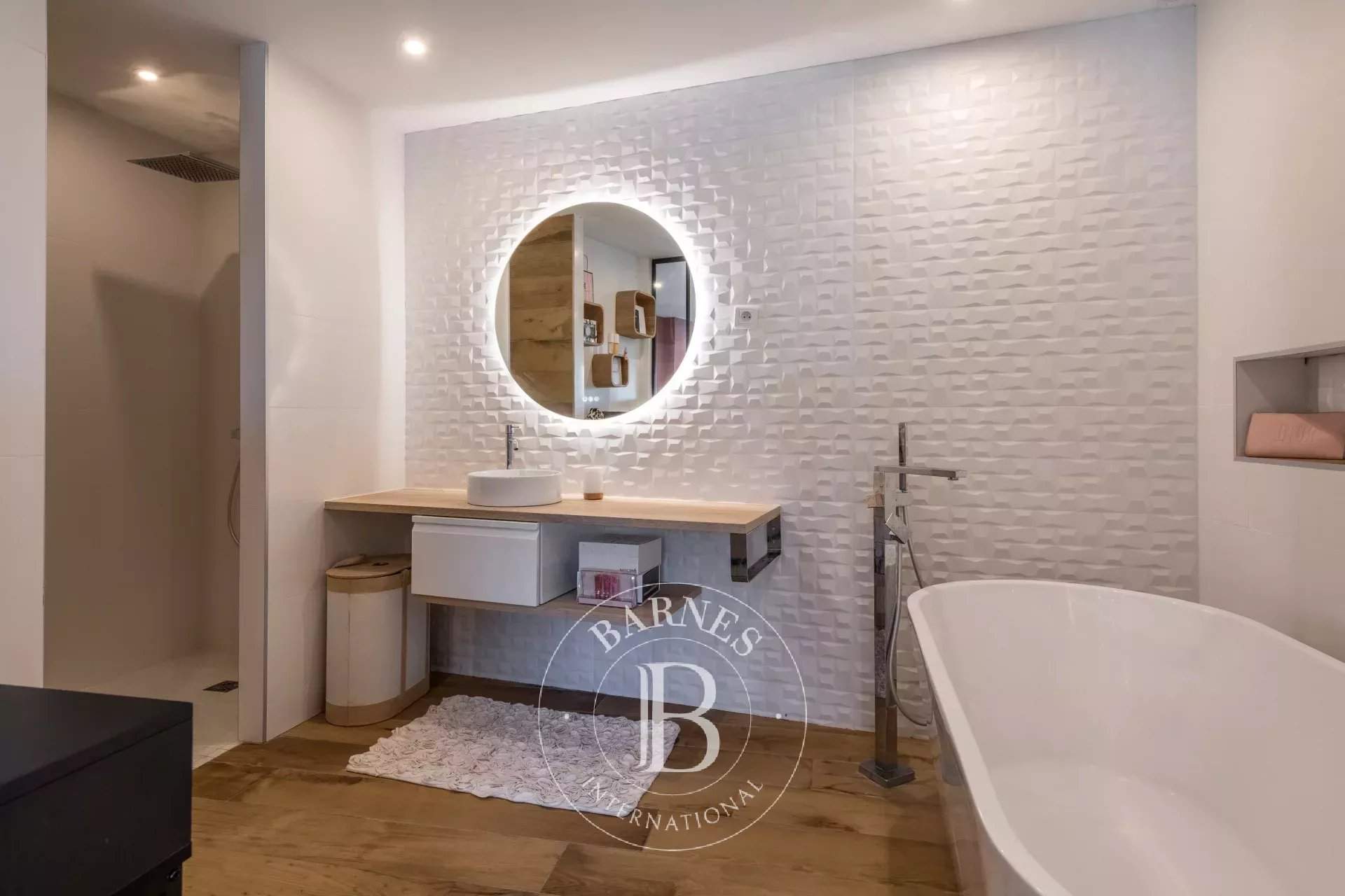 Limonest  - Property 5 Bedrooms - picture 19