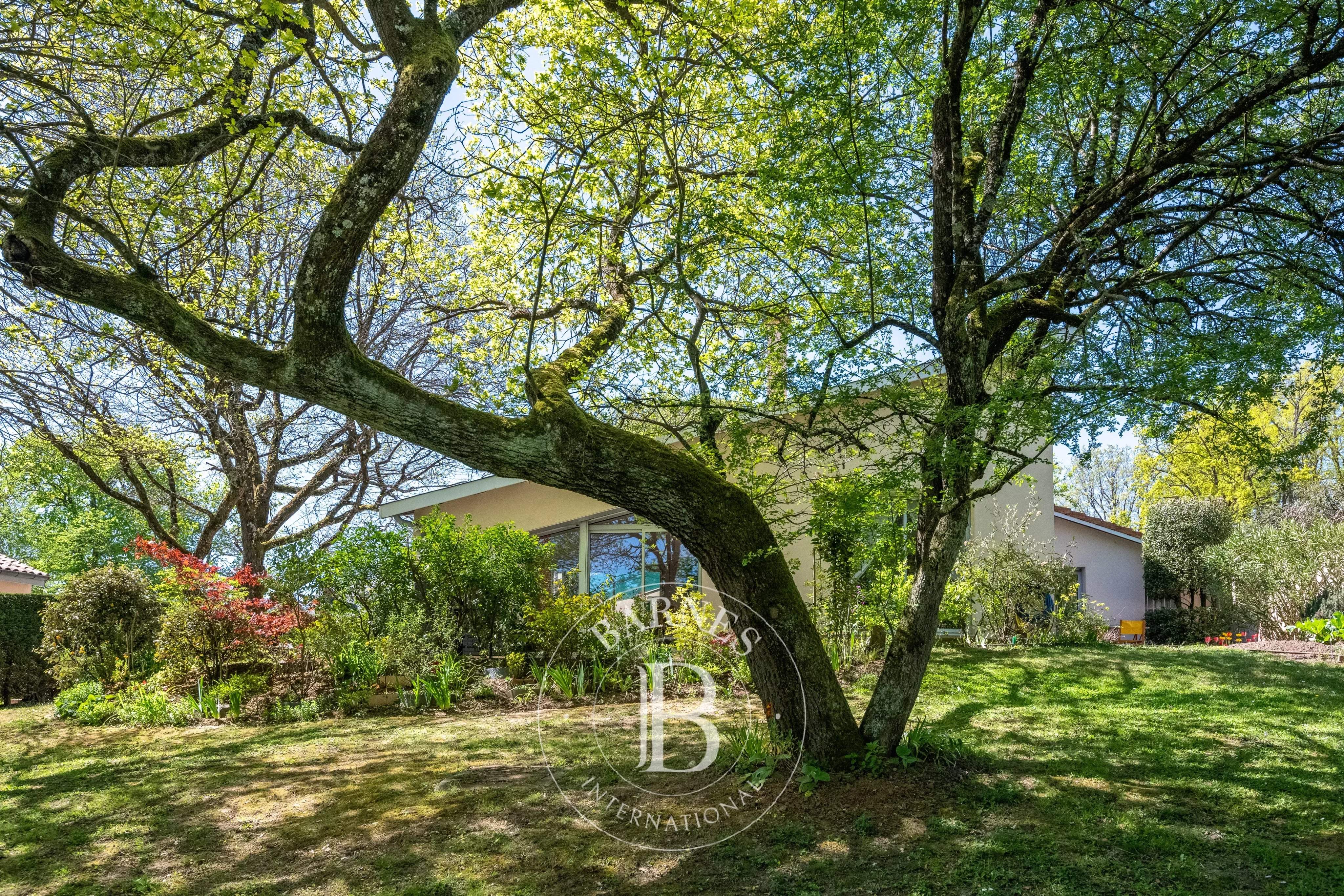 Charbonnières-les-Bains  - Maison 6 Pi&egrave;ces 5 Chambres - picture 1