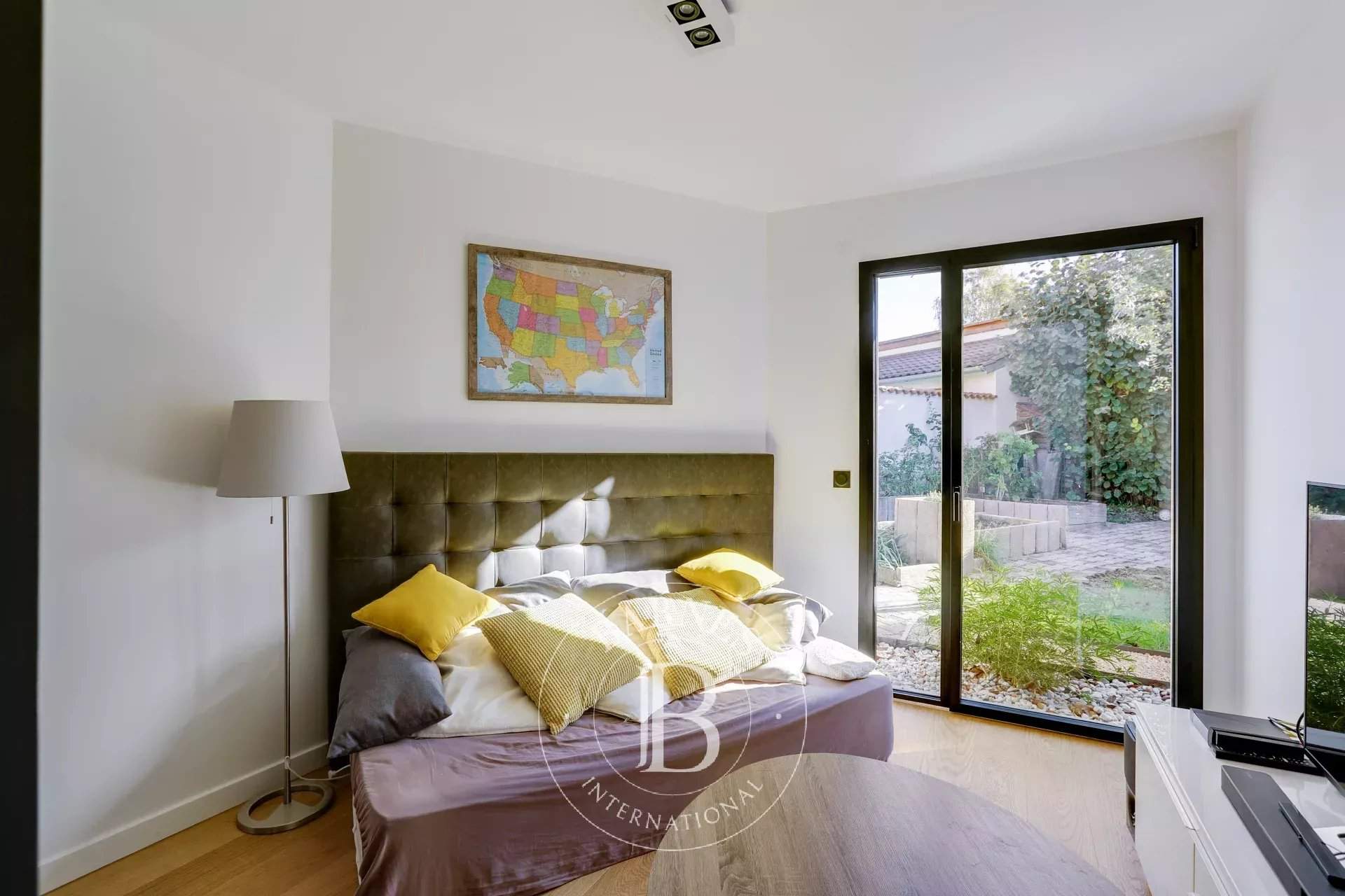 Fleurieu-sur-Saône  - Maison 6 Pi&egrave;ces 5 Chambres - picture 9
