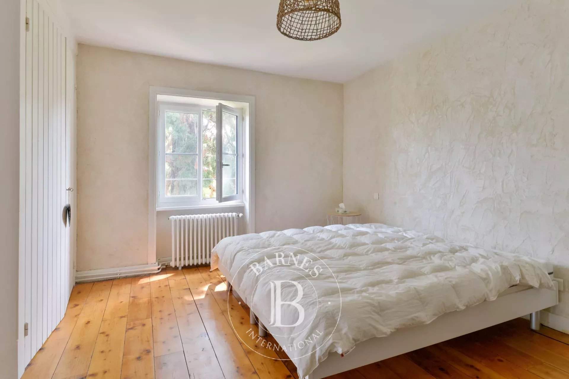 Chessy  - Property 7 Bedrooms - picture 11