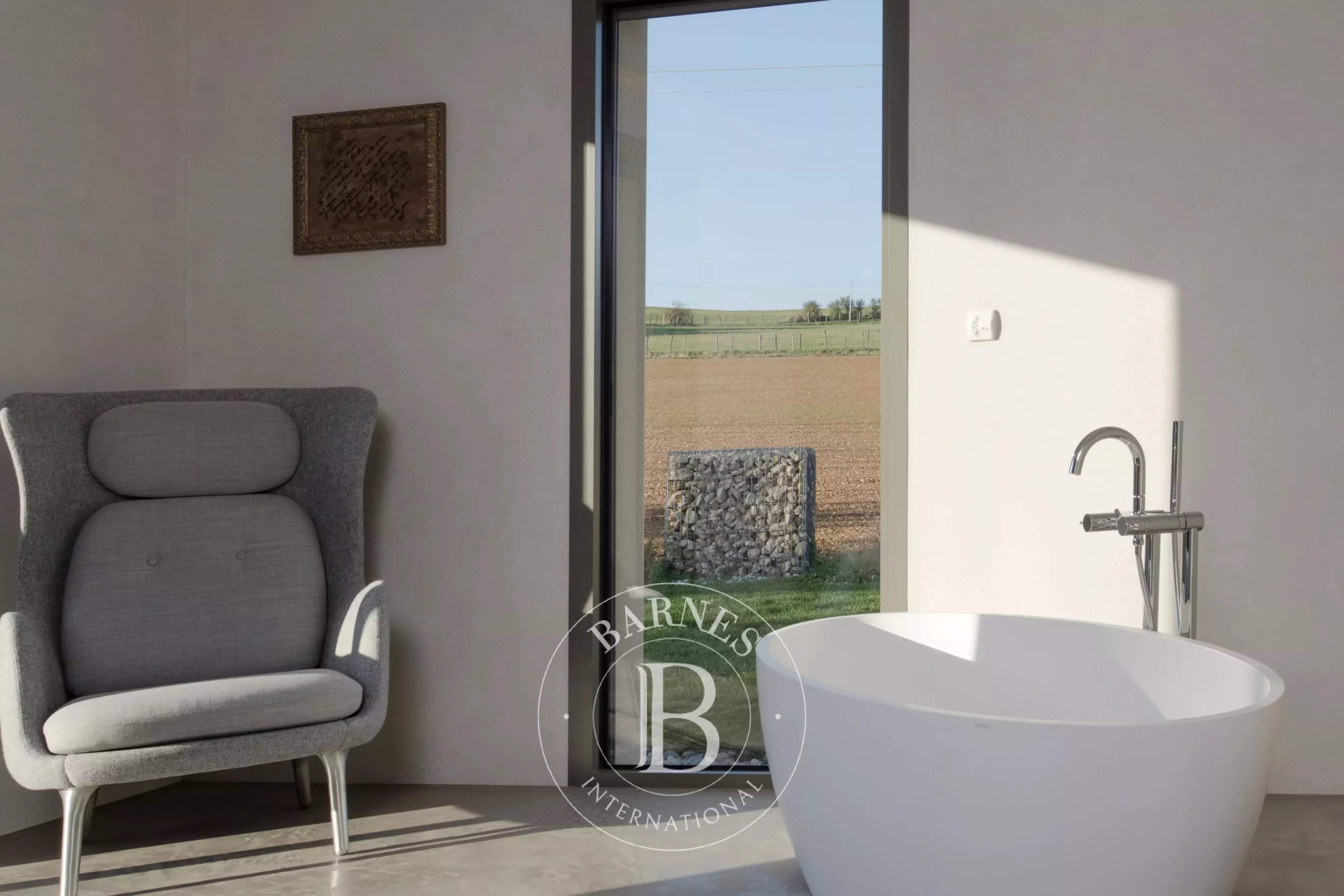 Lyon  - Maison 7 Pi&egrave;ces 5 Chambres - picture 11