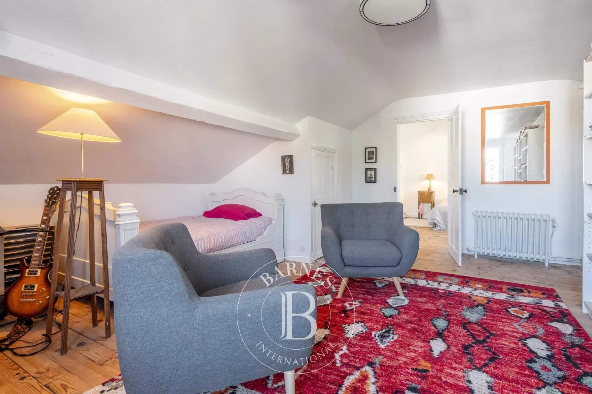 Oullins-Pierre-Bénite  - Maison 7 Pi&egrave;ces 5 Chambres - picture 9