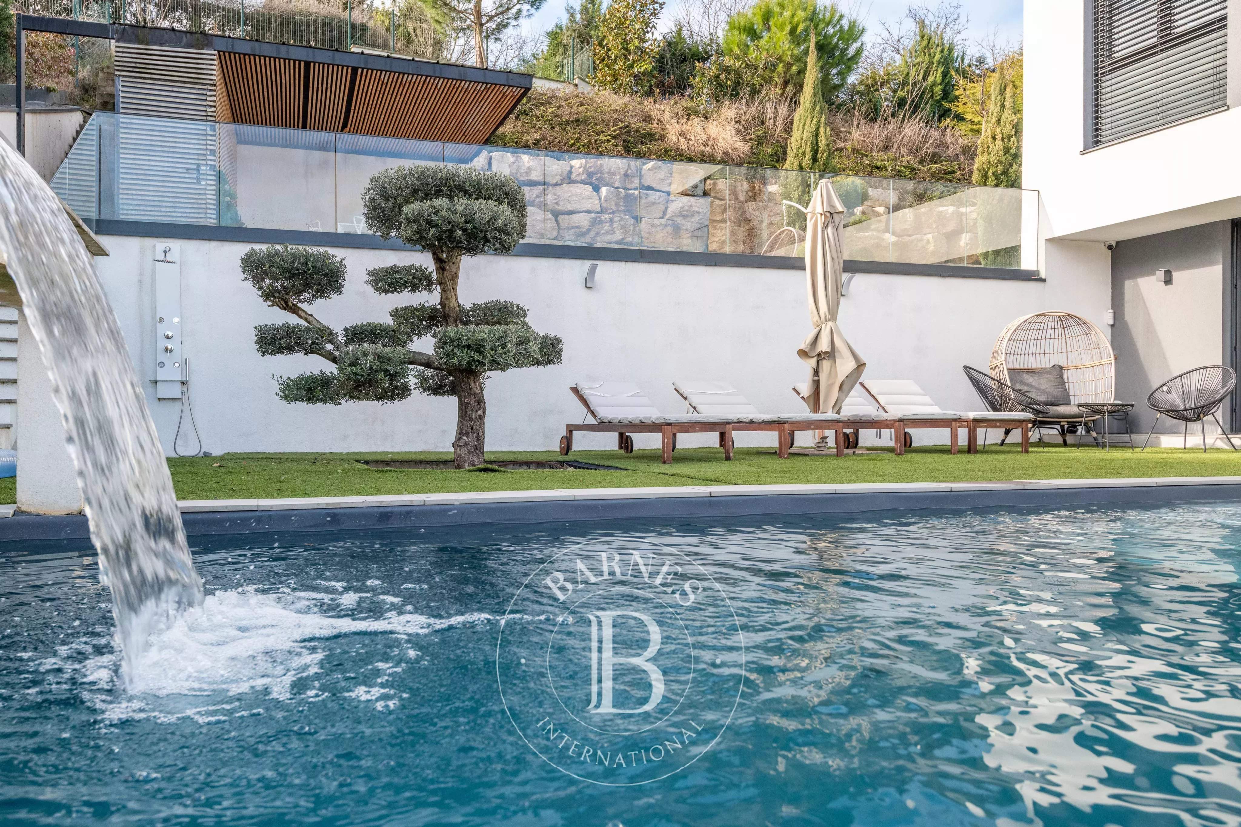 Albigny-sur-Saône  - Maison 7 Pi&egrave;ces 5 Chambres - picture 3