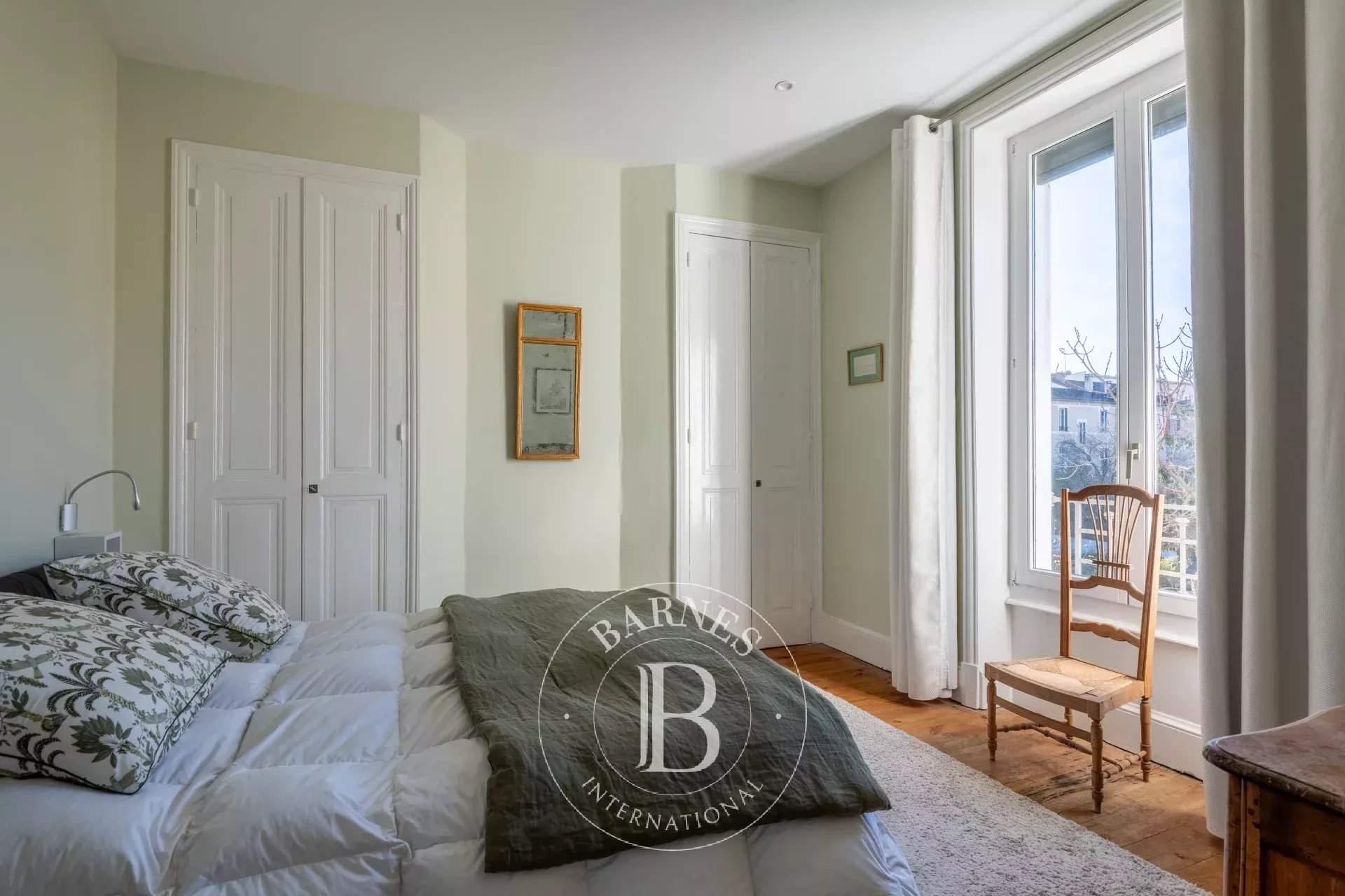 Oullins-Pierre-Bénite  - Maison 7 Pi&egrave;ces 5 Chambres - picture 6