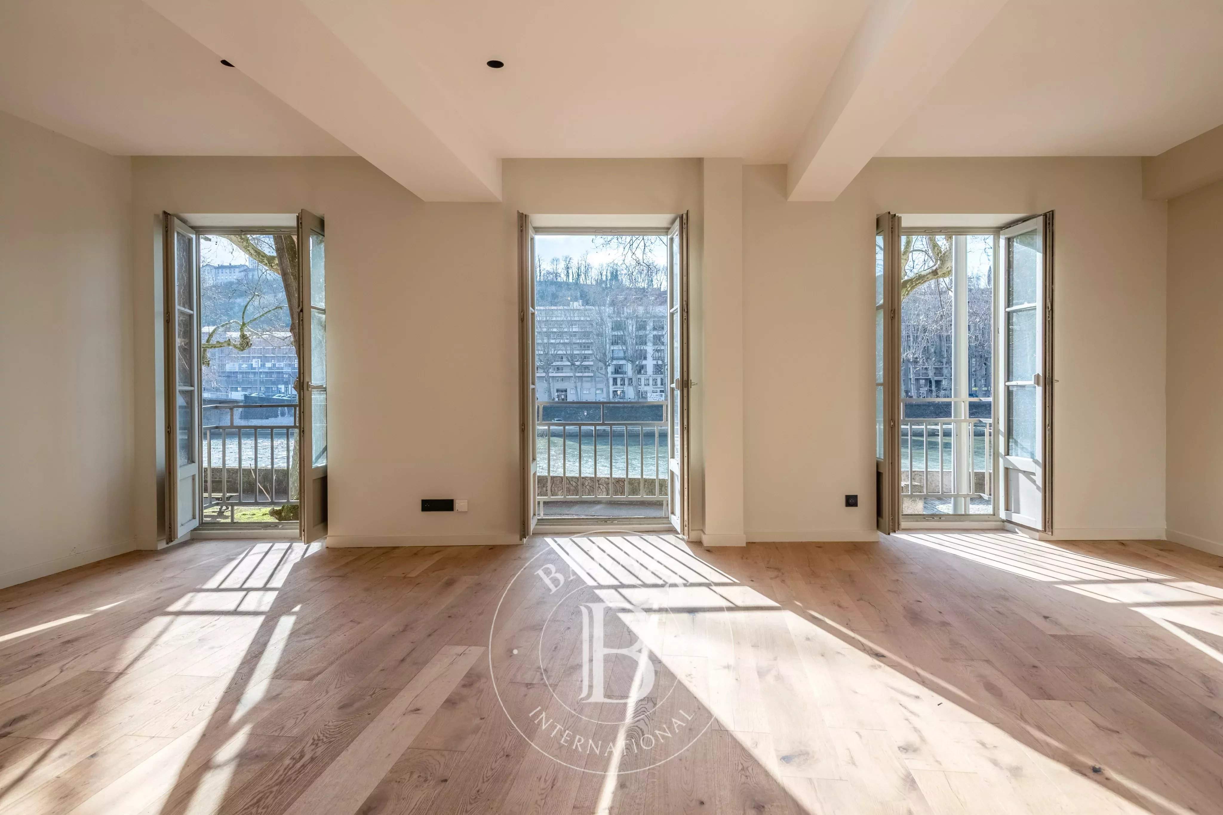 Lyon  - Appartement 4 Pi&egrave;ces 2 Chambres - picture 1