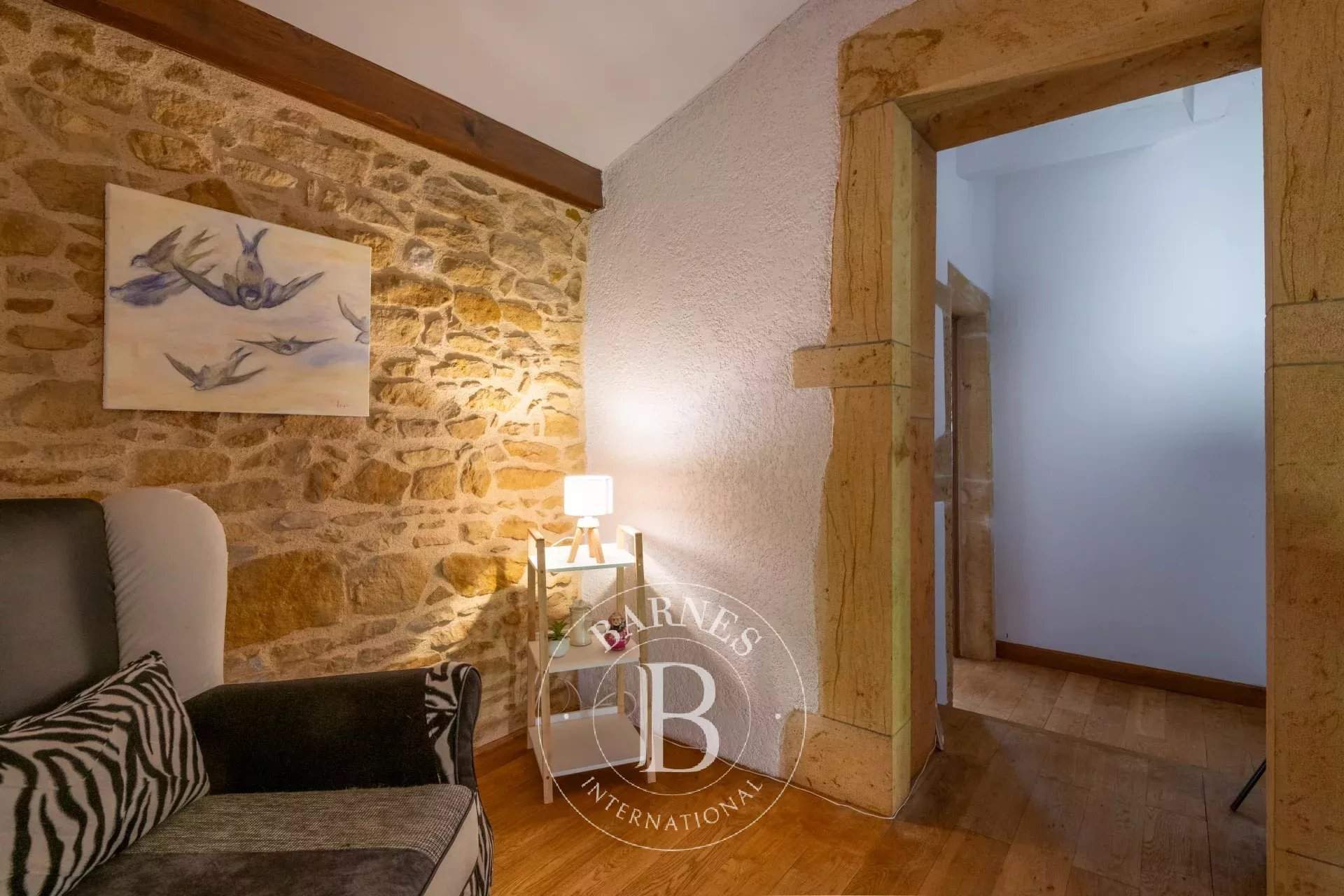 Saint-Germain-Nuelles  - Maison 7 Pièces 4 Chambres - picture 17