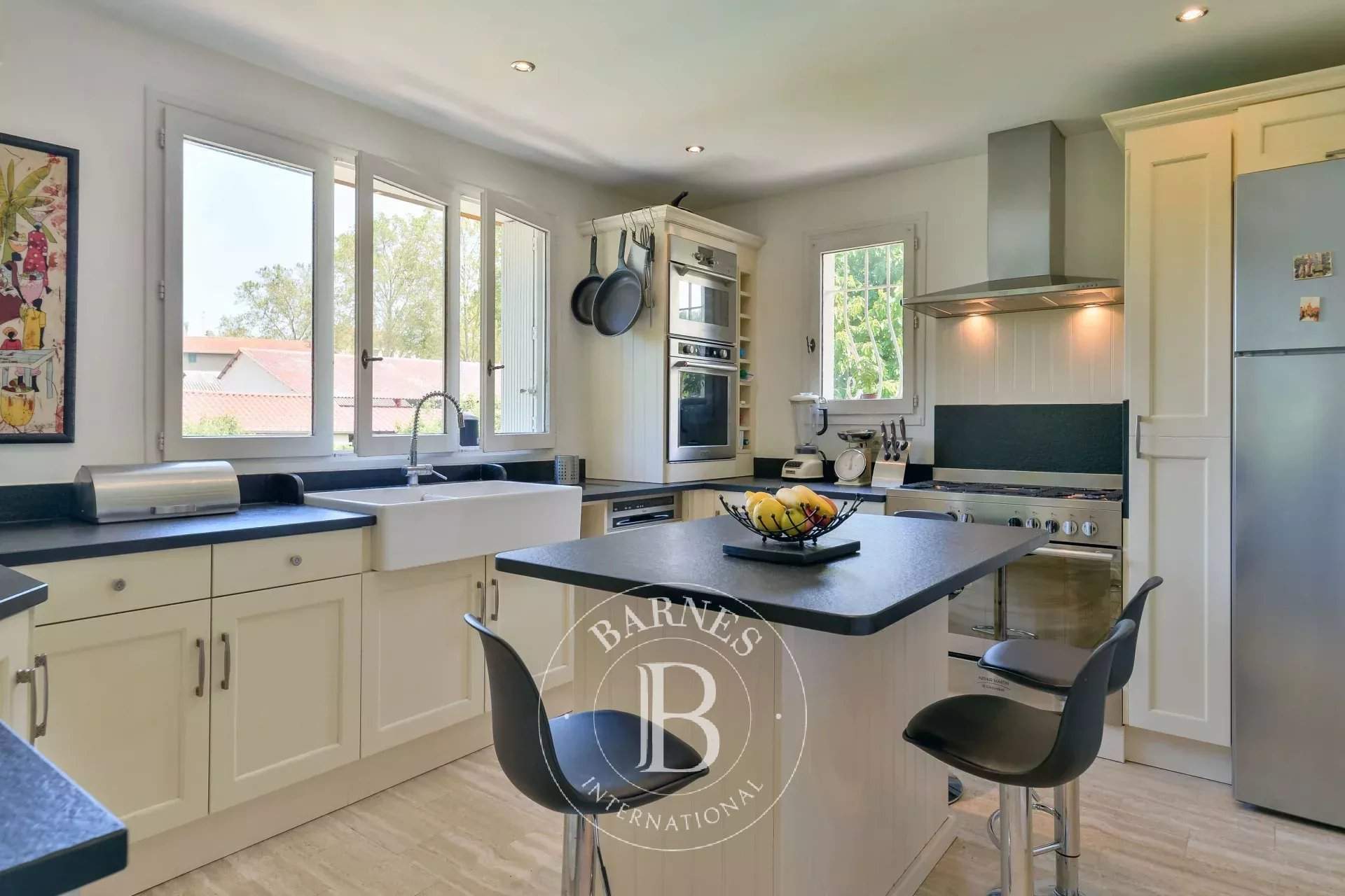 Fleurieu-sur-Saône  - Maison 8 Pi&egrave;ces 6 Chambres - picture 6