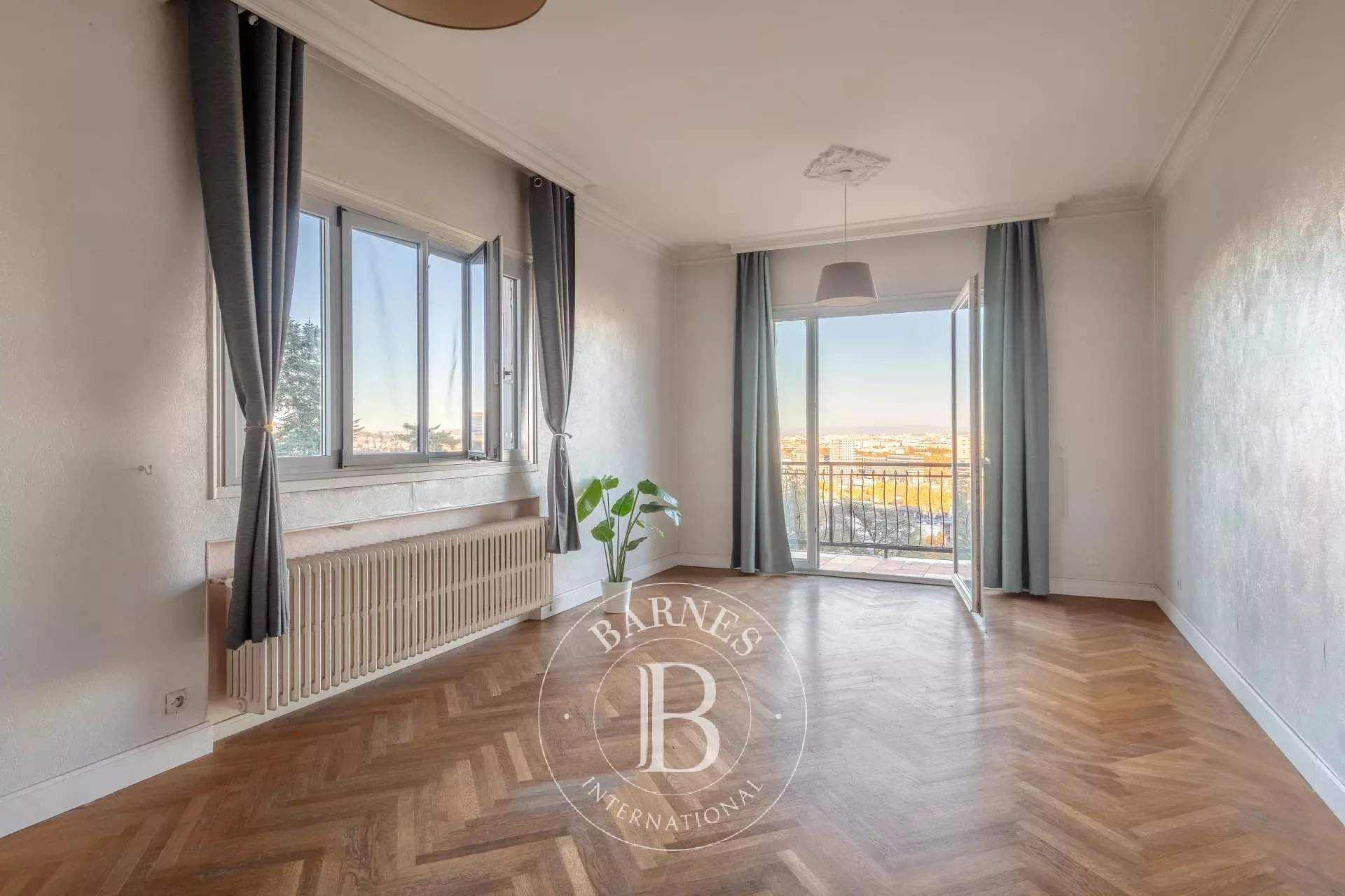 La Mulatière  - Maison 7 Pi&egrave;ces 4 Chambres - picture 6