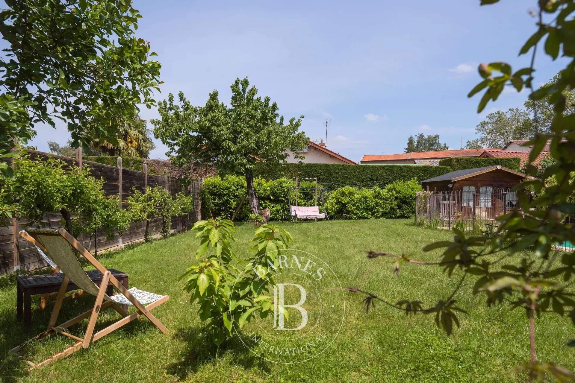 Fleurieu-sur-Saône  - Maison 8 Pi&egrave;ces 6 Chambres - picture 3