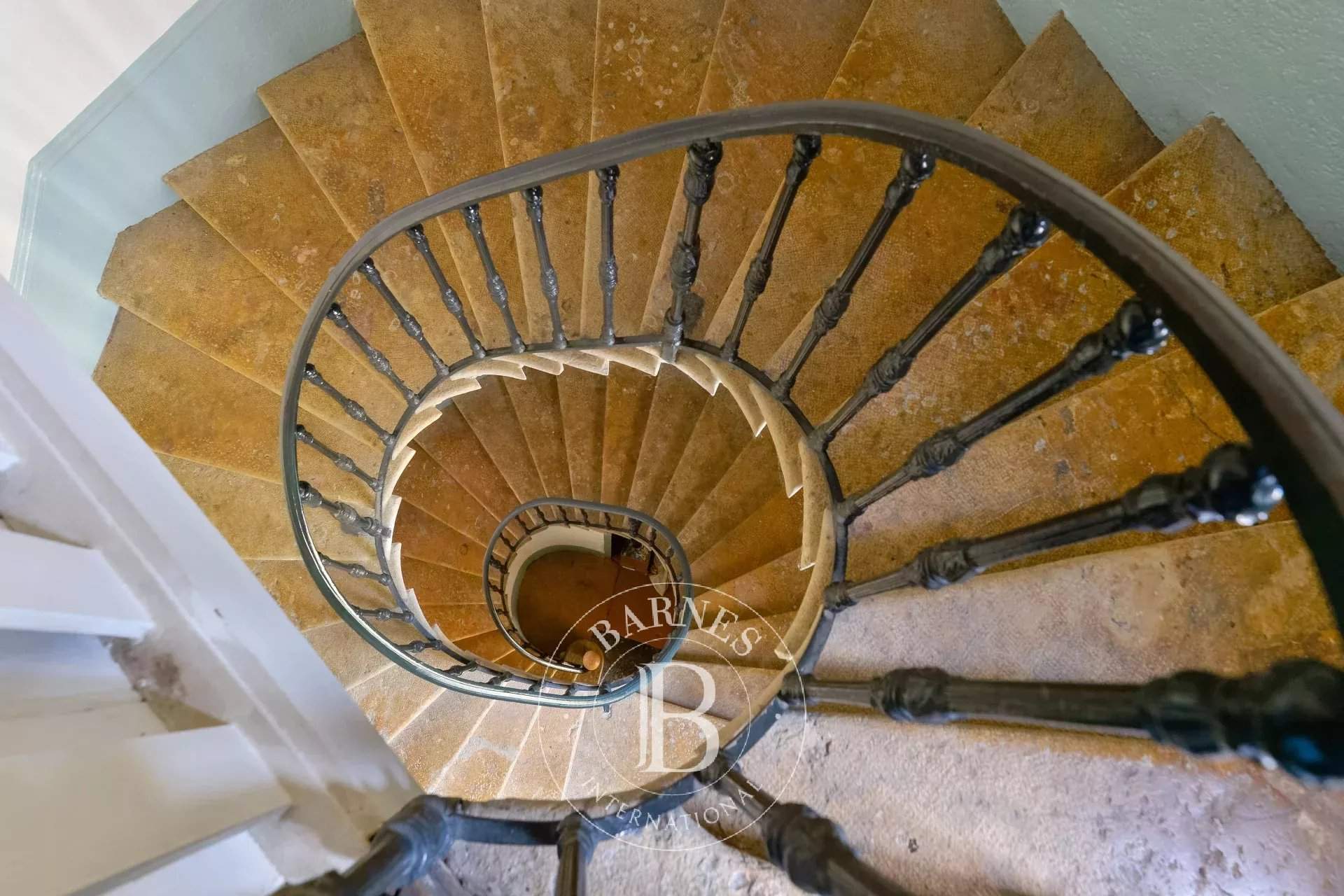 Chessy  - Property 7 Bedrooms - picture 4