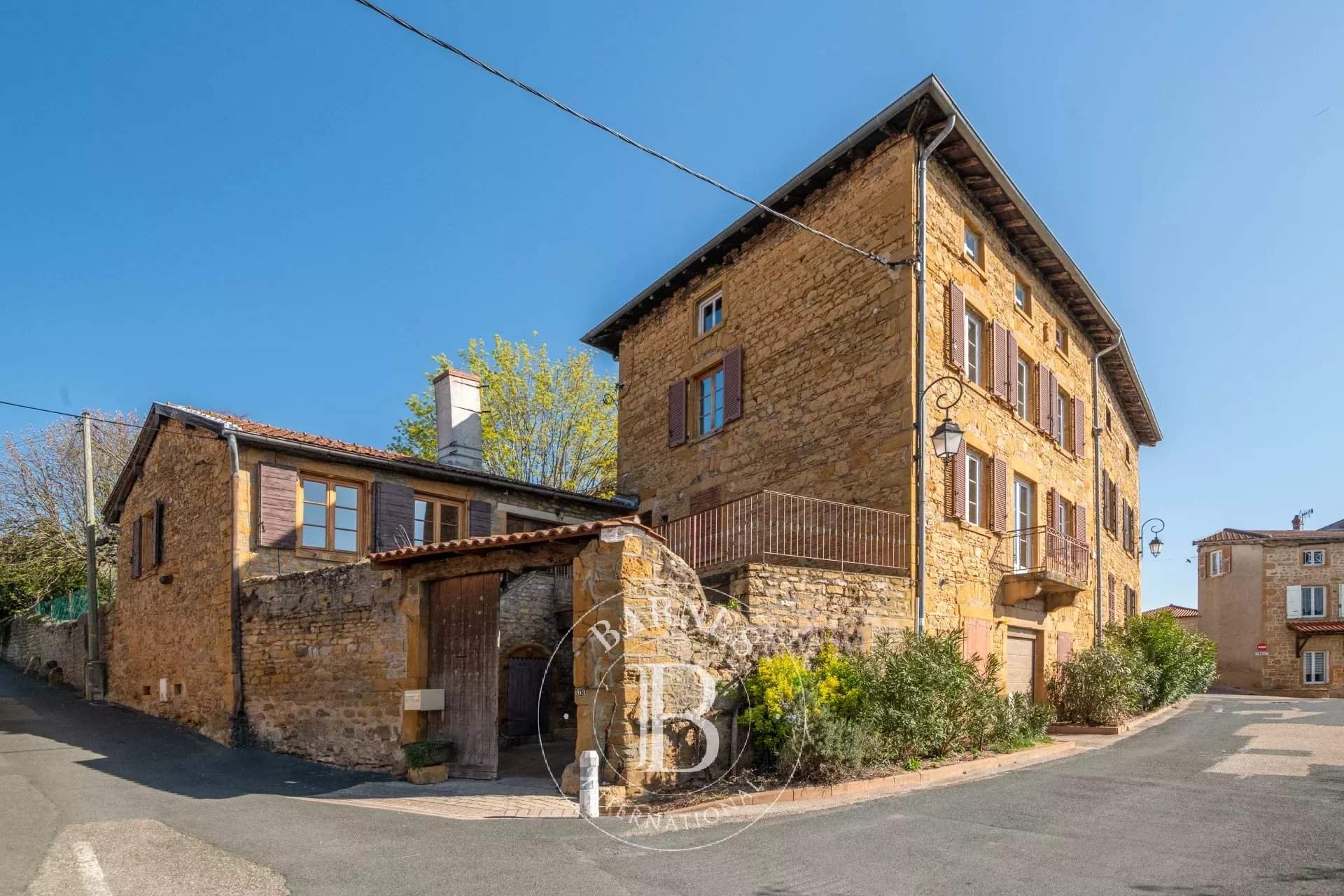 Saint-Germain-Nuelles  - Maison 9 Pi&egrave;ces 5 Chambres - picture 1