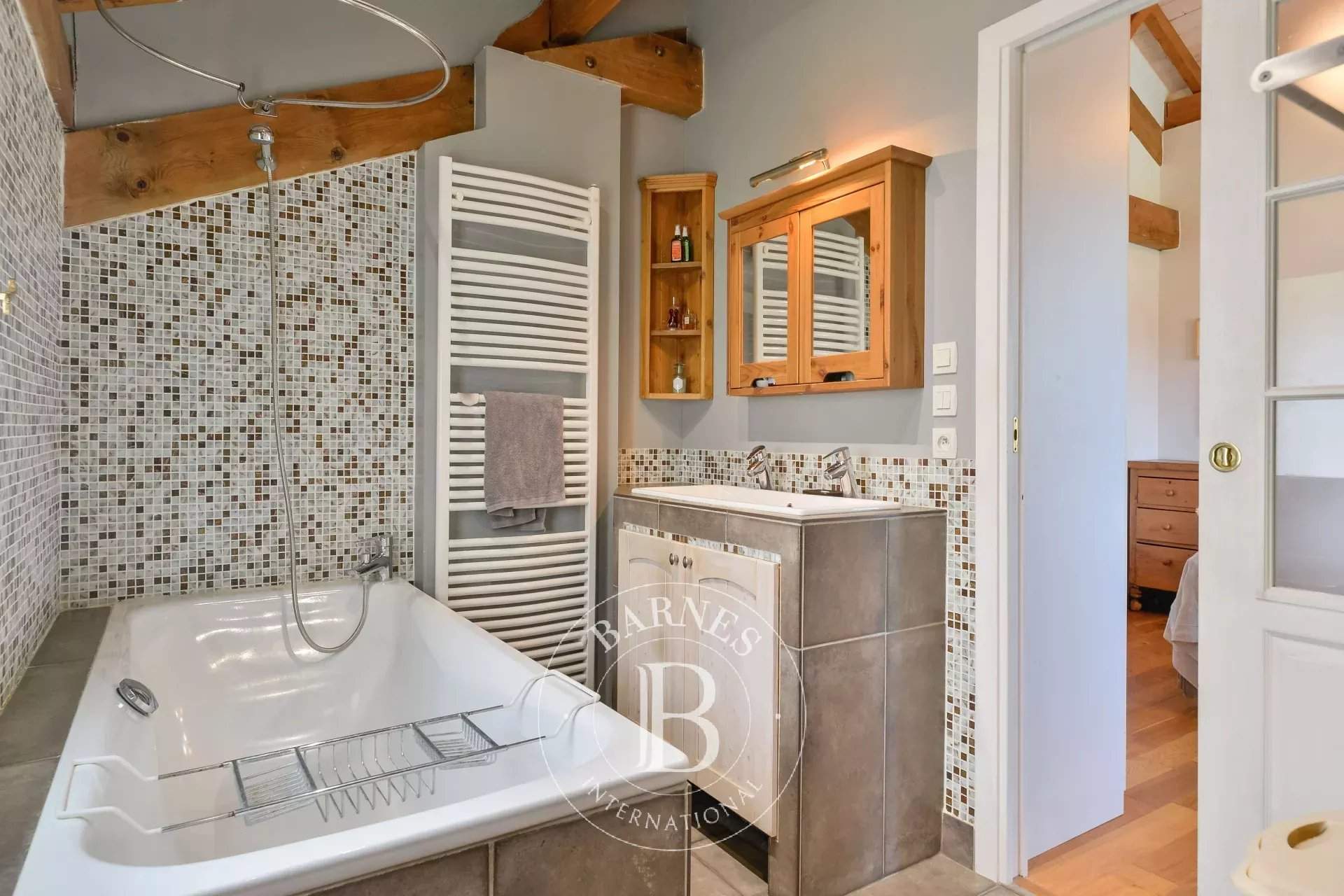 Fleurieu-sur-Saône  - Maison 8 Pi&egrave;ces 6 Chambres - picture 10