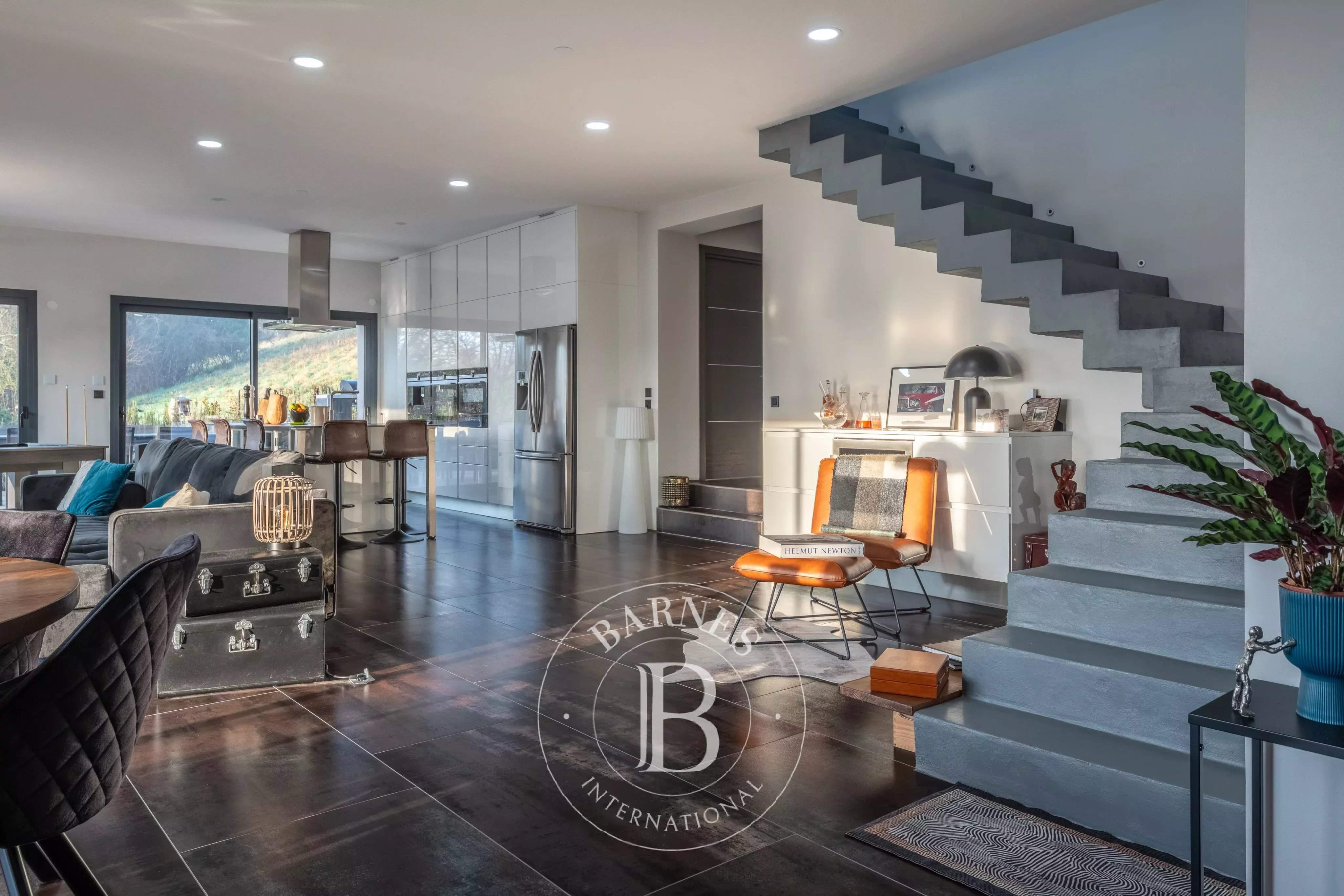 Sainte-Foy-lès-Lyon  - Maison 6 Pi&egrave;ces 5 Chambres - picture 3