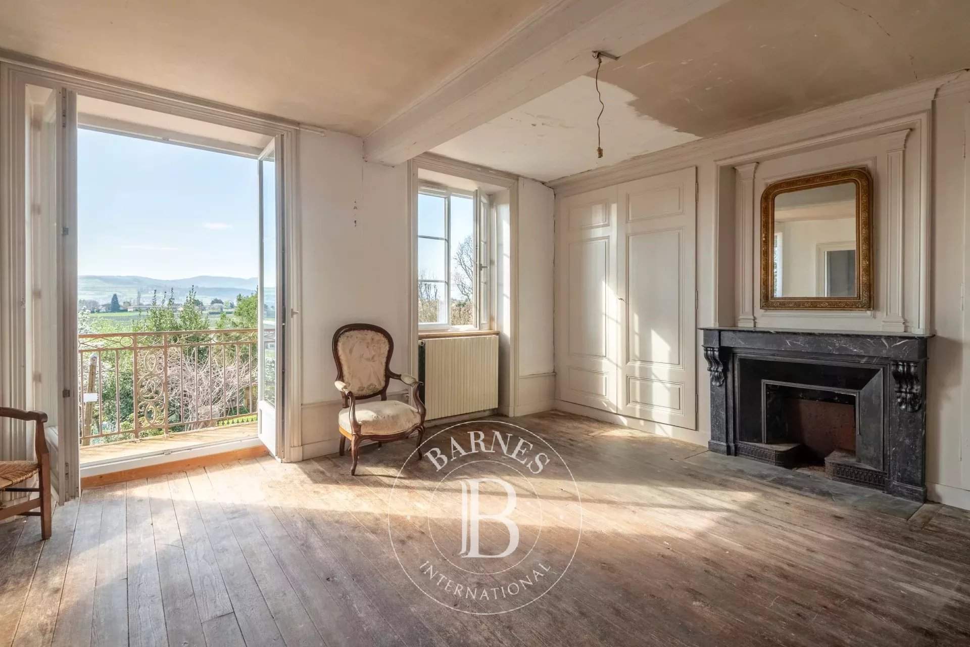 Saint-Germain-Nuelles  - Maison 9 Pi&egrave;ces 5 Chambres - picture 3