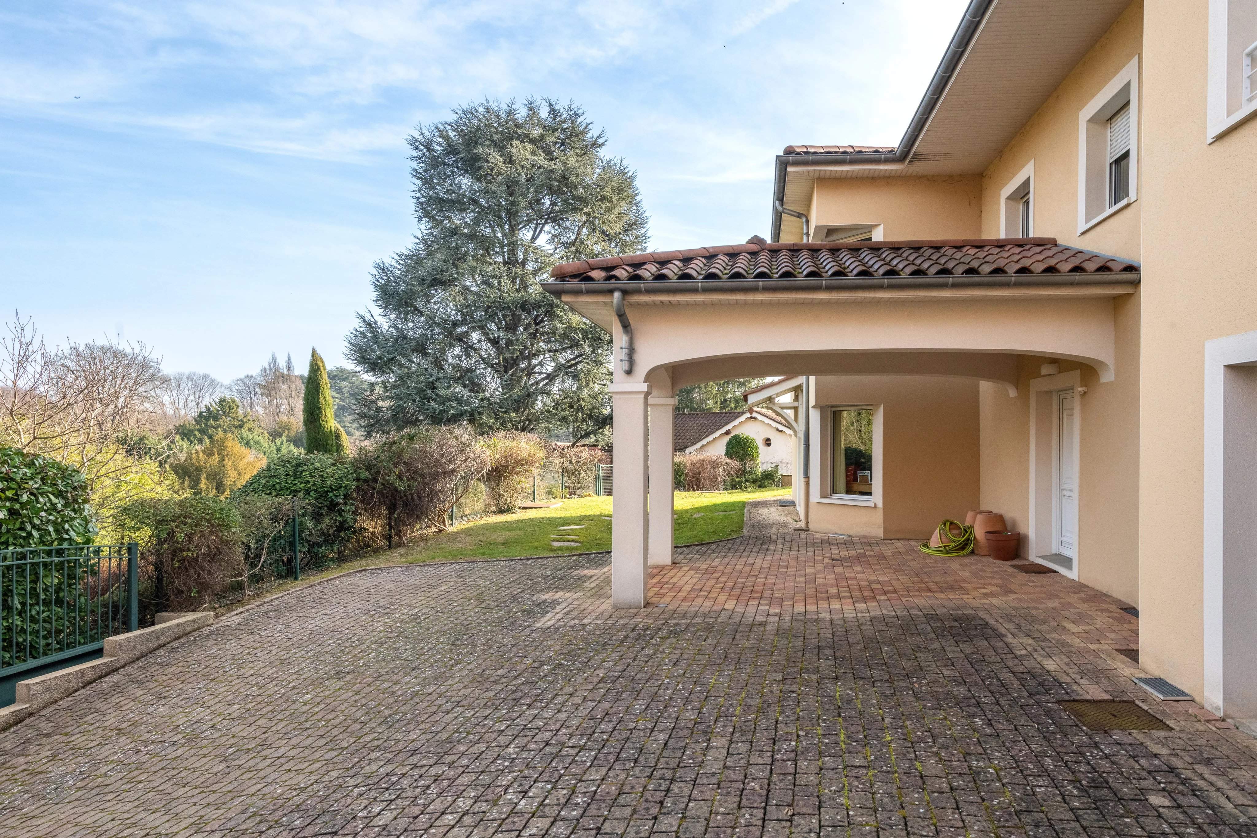 Collonges-au-Mont-d'Or  - Maison 7 Pi&egrave;ces 5 Chambres - picture 14