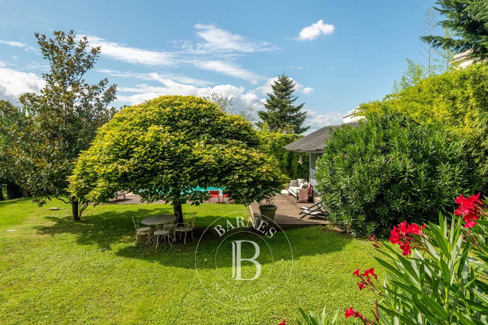 Limonest  - Maison 8 Pi&egrave;ces 6 Chambres - picture 3