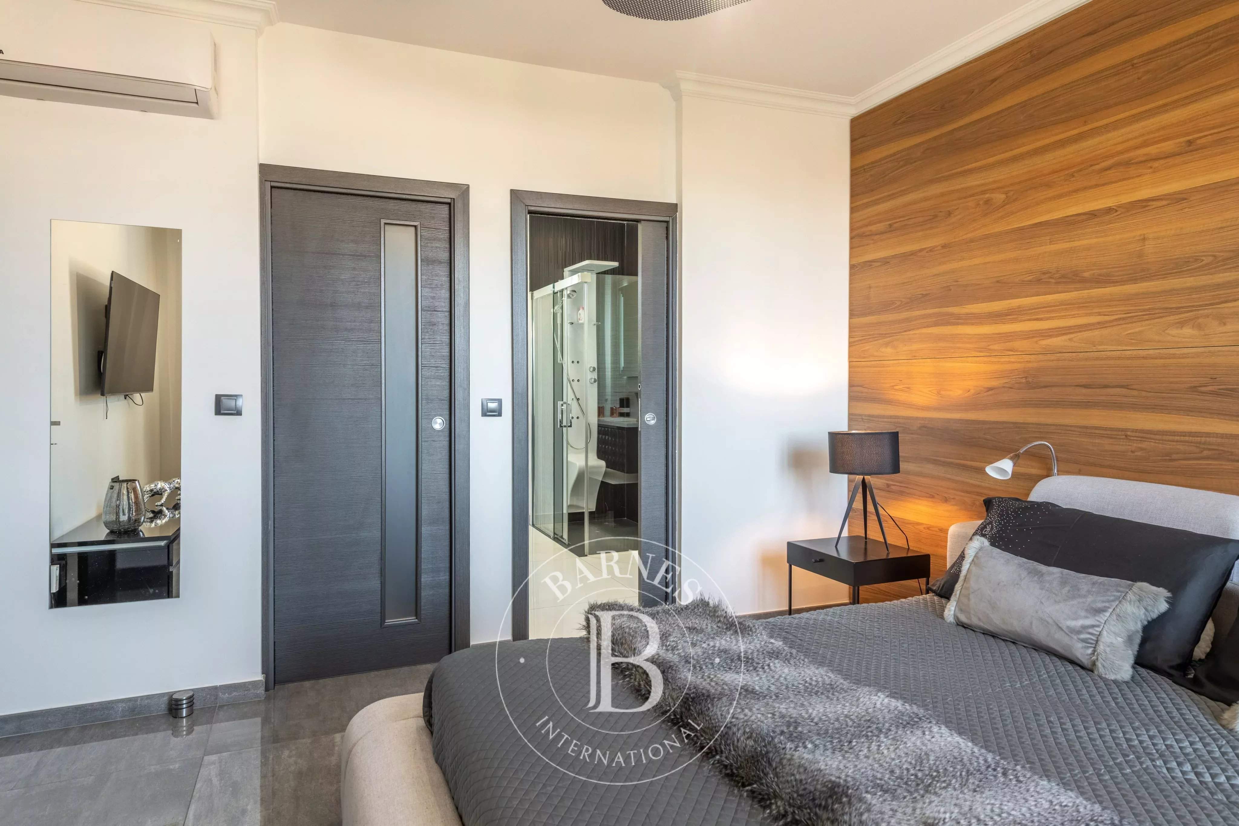 Saint-Genis-Laval  - Maison 9 Pi&egrave;ces 5 Chambres - picture 15