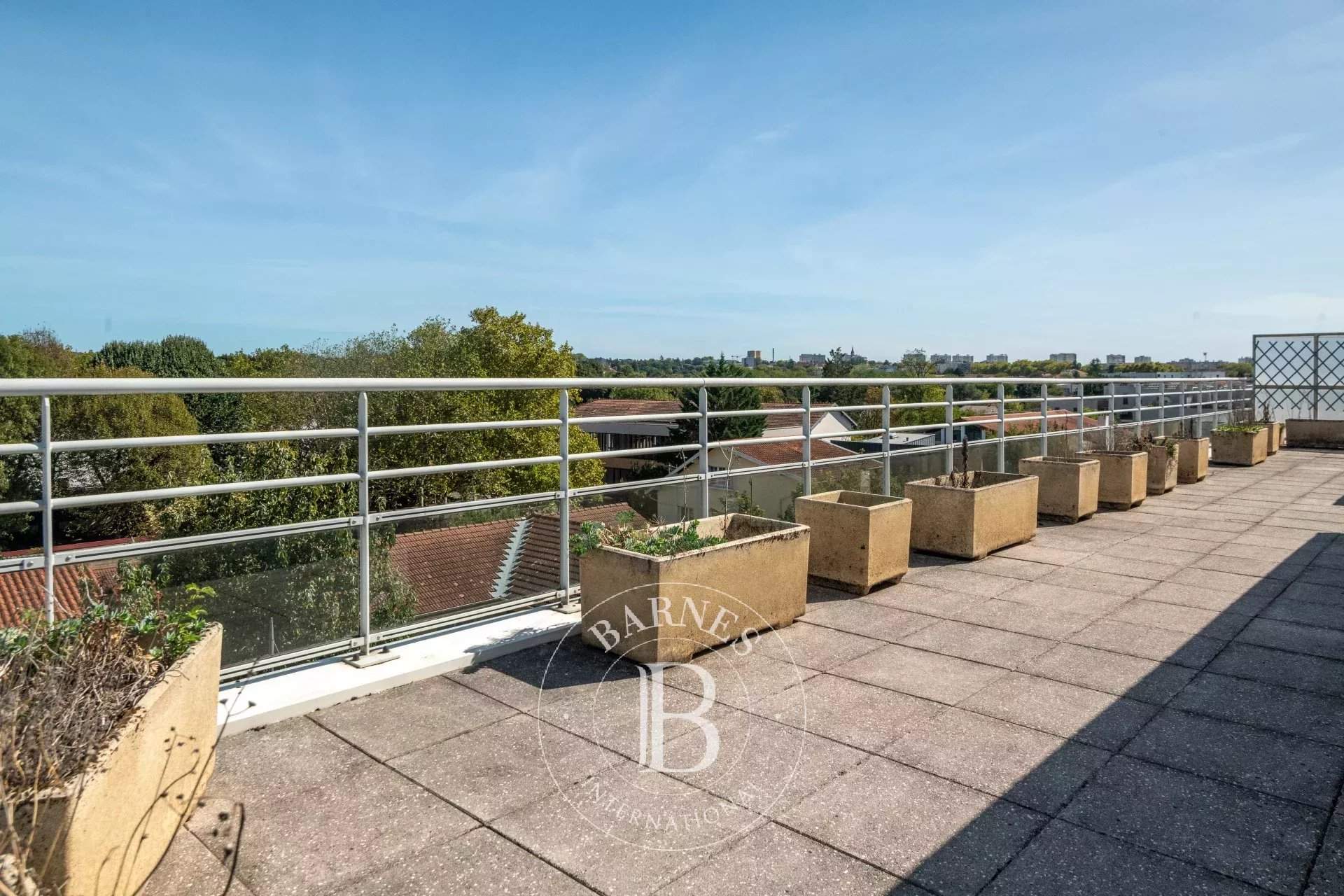 Sathonay-Camp  - Appartement 6 Pi&egrave;ces 4 Chambres - picture 3