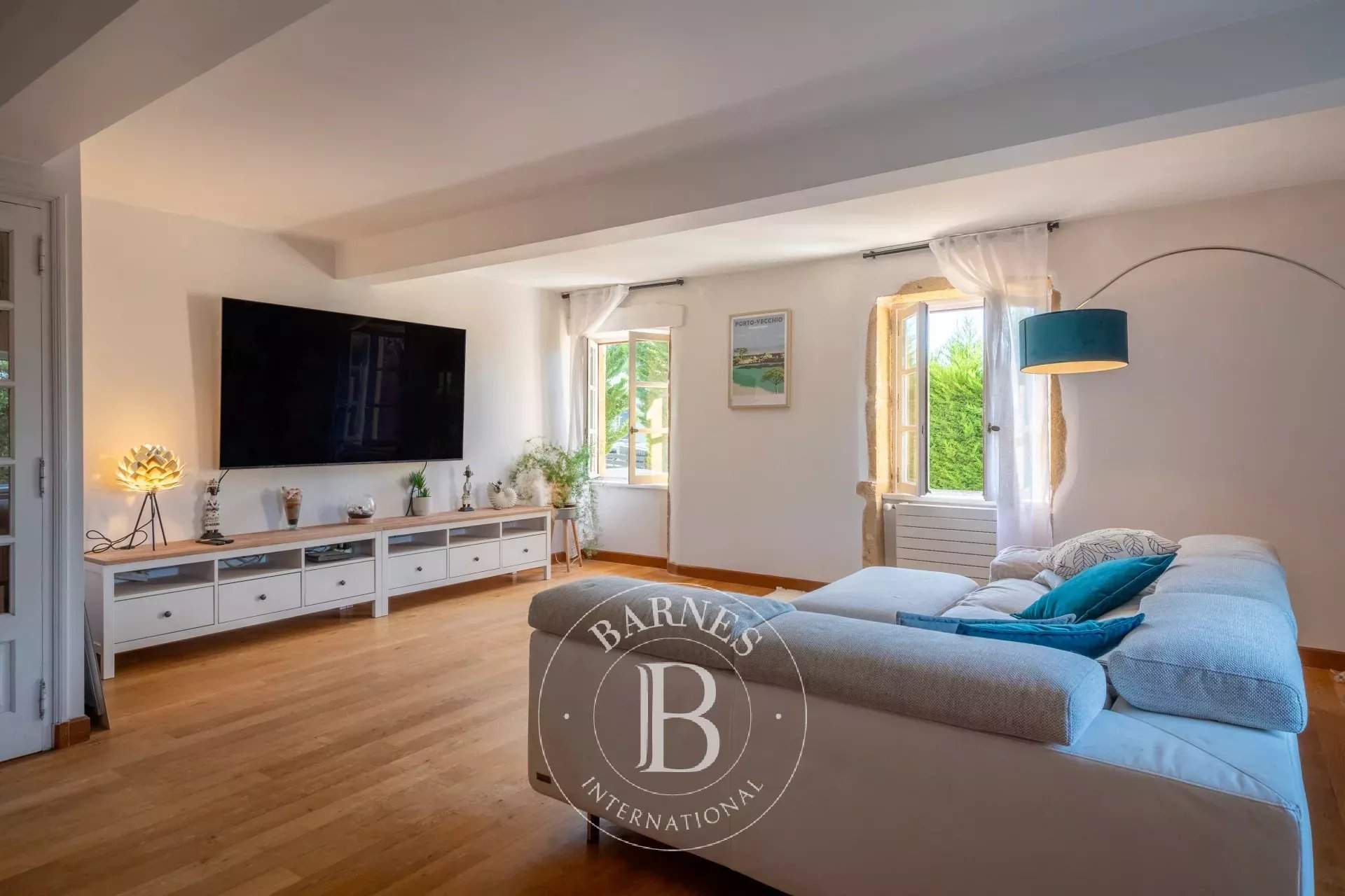 Saint-Germain-Nuelles  - Maison 7 Pièces 4 Chambres - picture 10