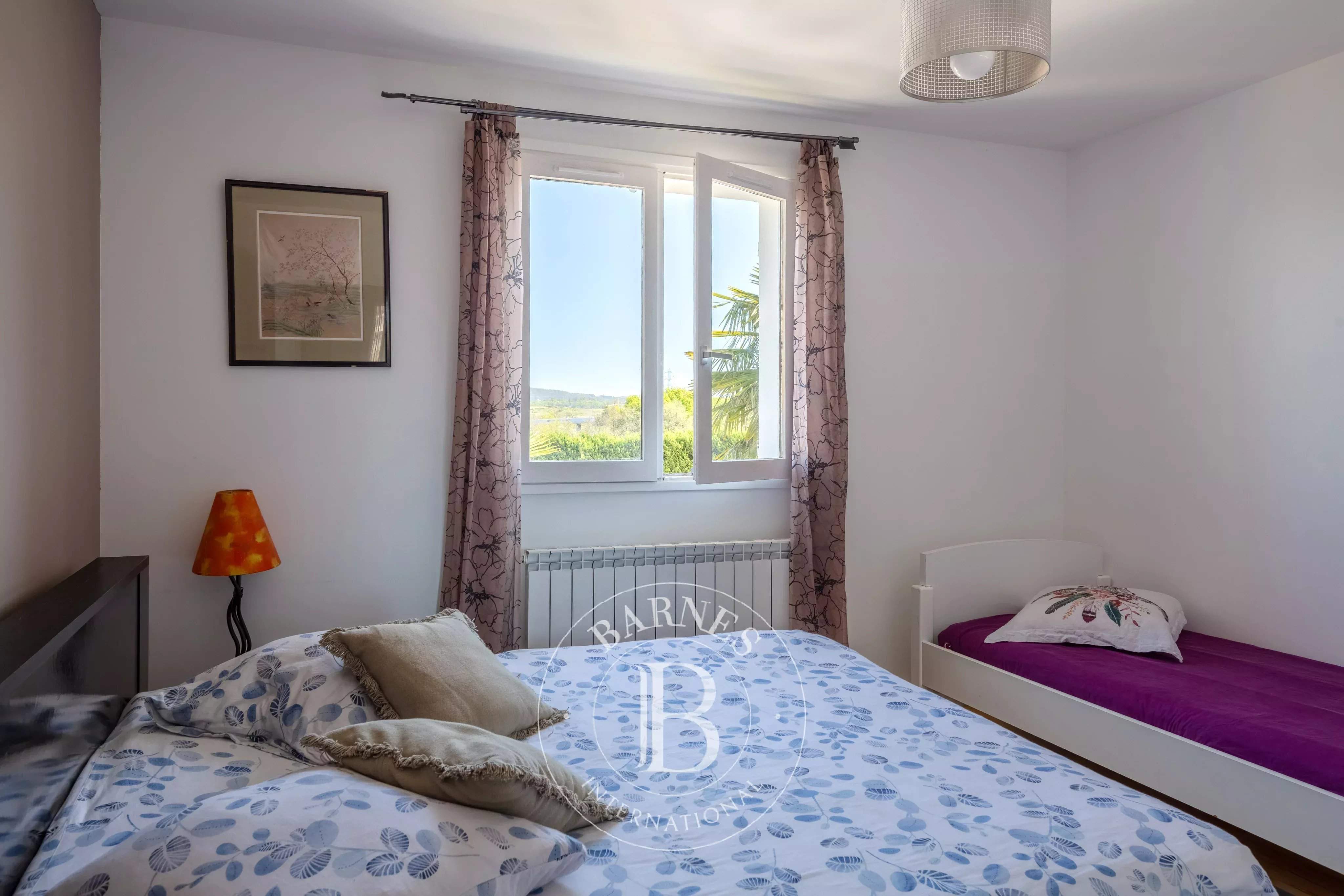 La Tour-de-Salvagny  - Maison 6 Pi&egrave;ces 5 Chambres - picture 19