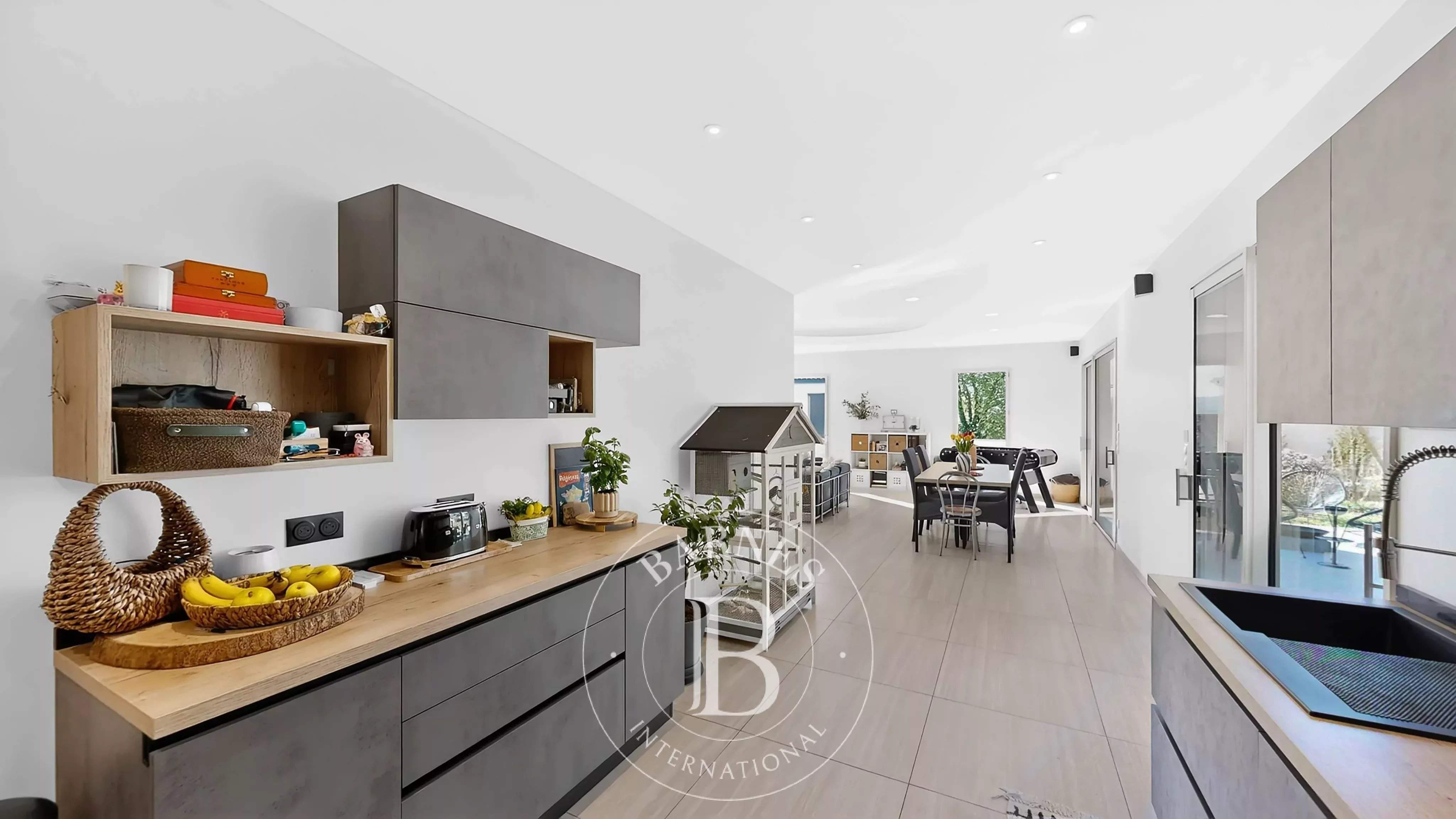 Vernaison  - Maison 6 Pi&egrave;ces 4 Chambres - picture 4